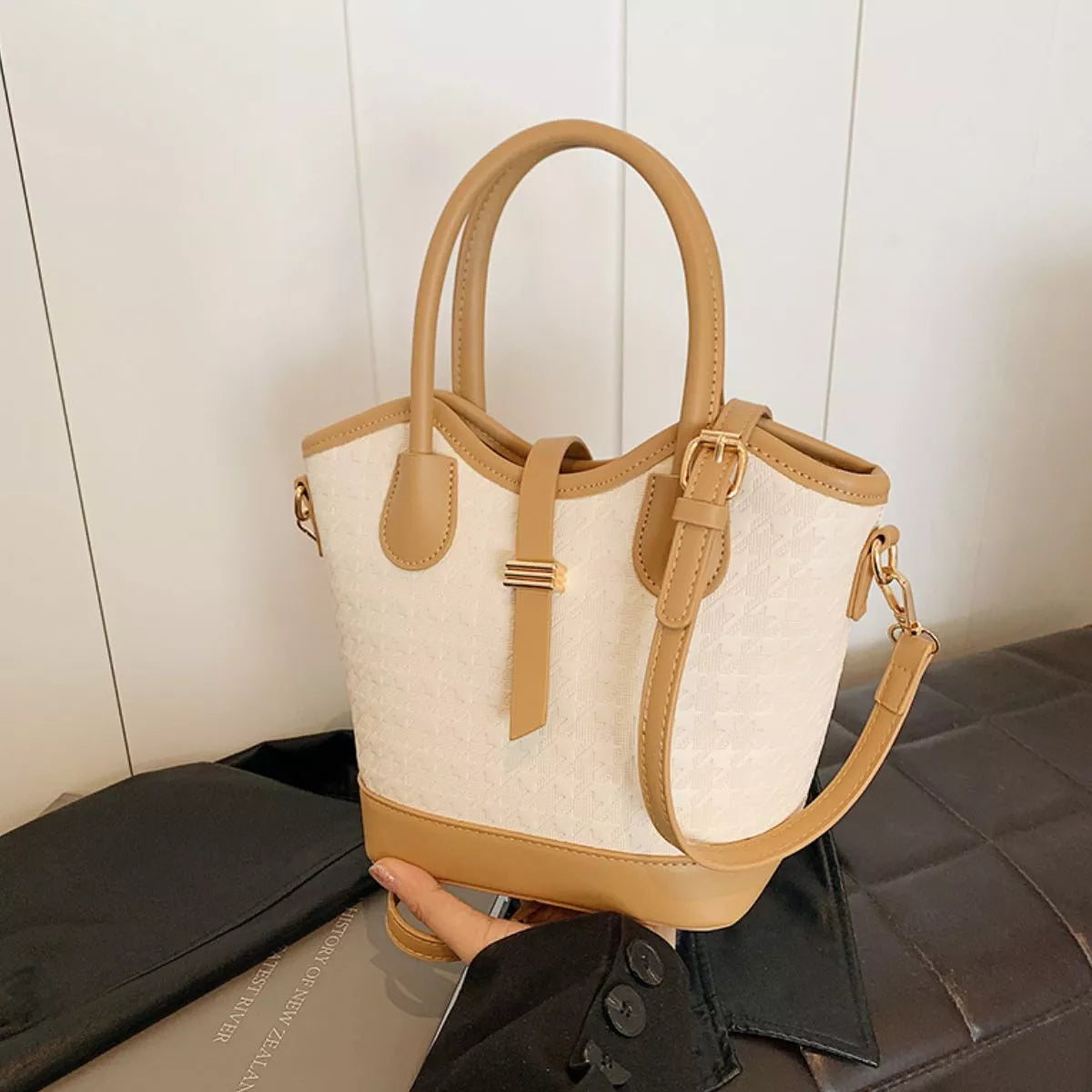 Houndstooth Pattern Bucket Bag