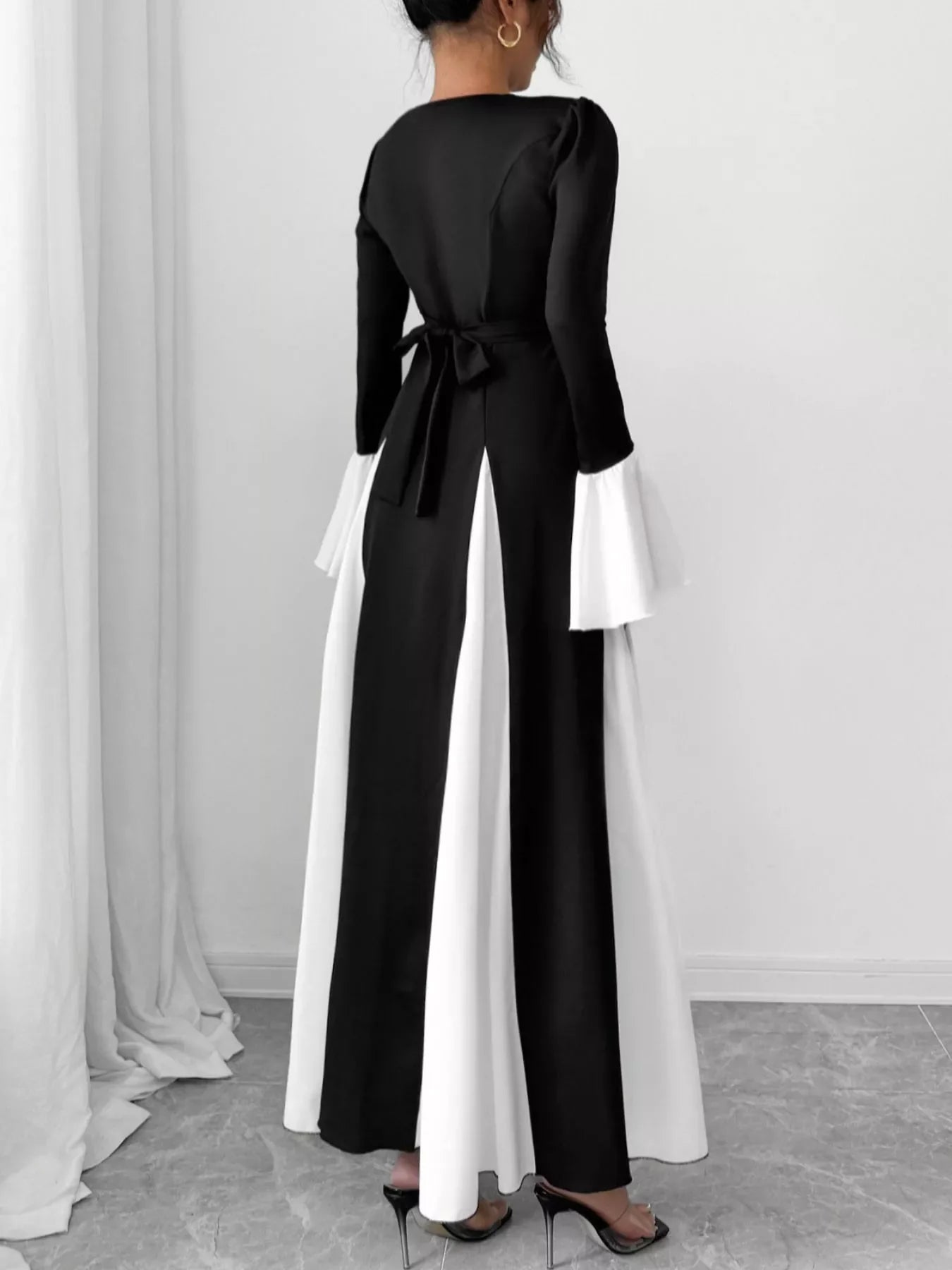 Contrast Round Neck Flare Sleeve Maxi Dress