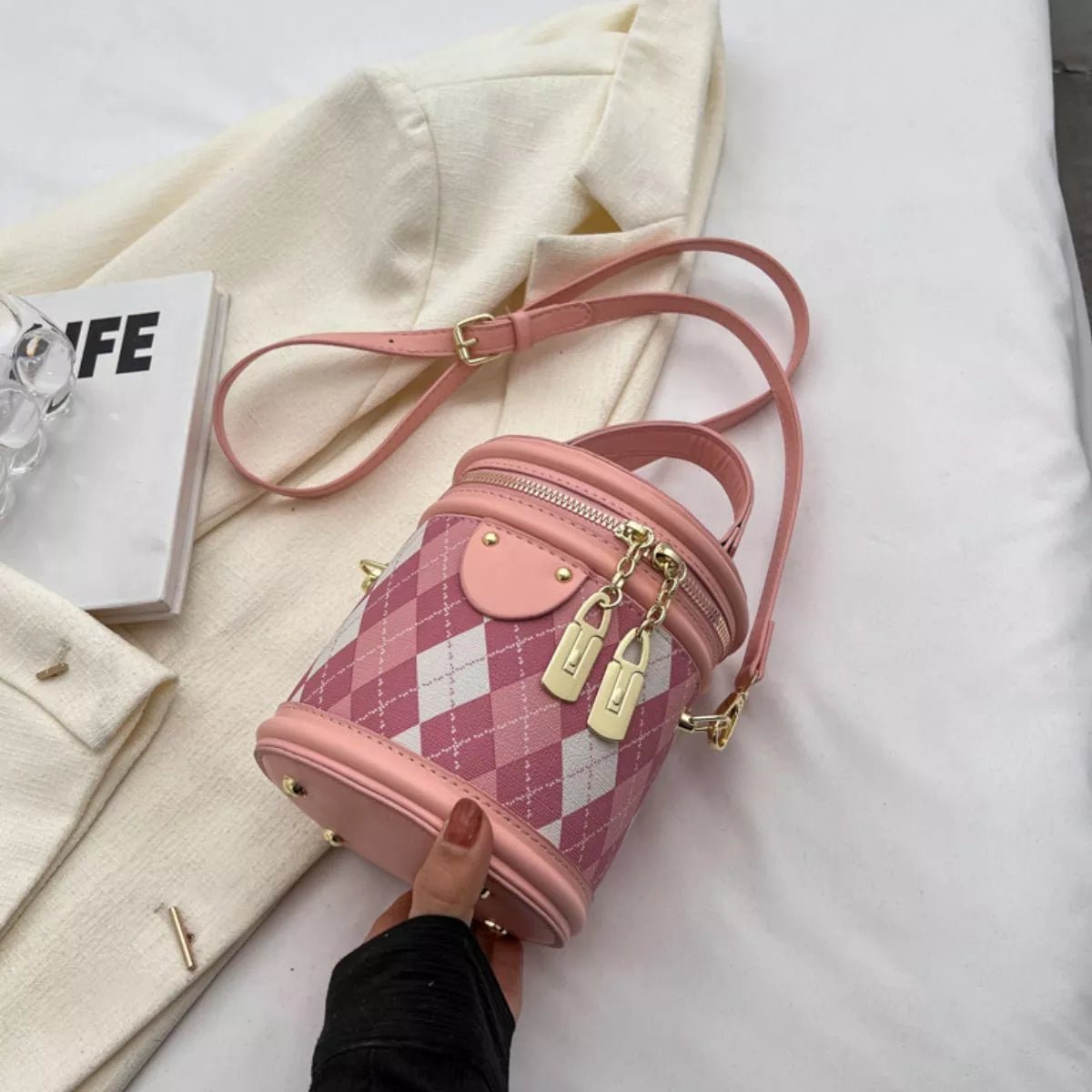 Diamond Pattern Bucket Crossbody Bag