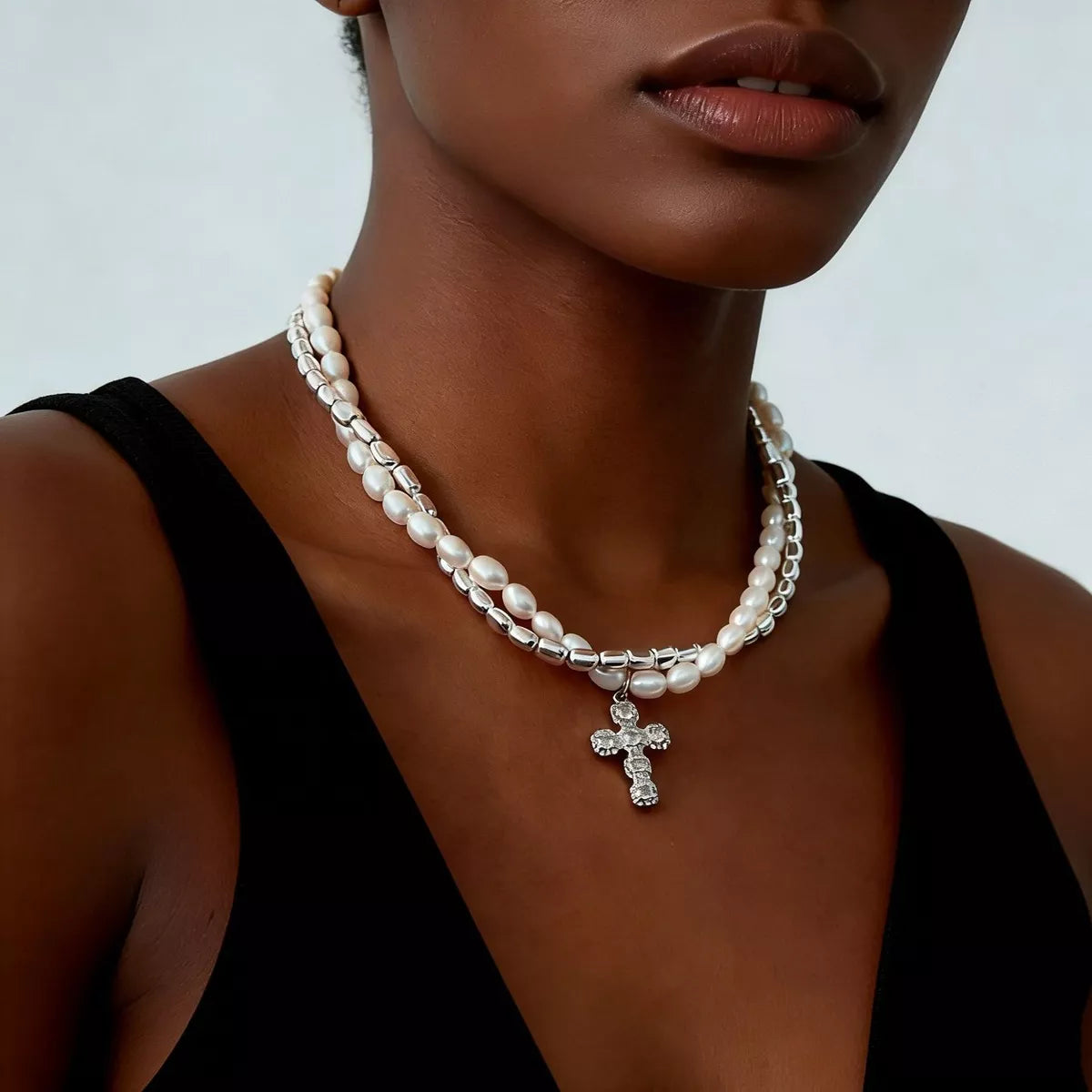 Elegant Pearl Alloy Necklace with Rhinestone Cross Pendant