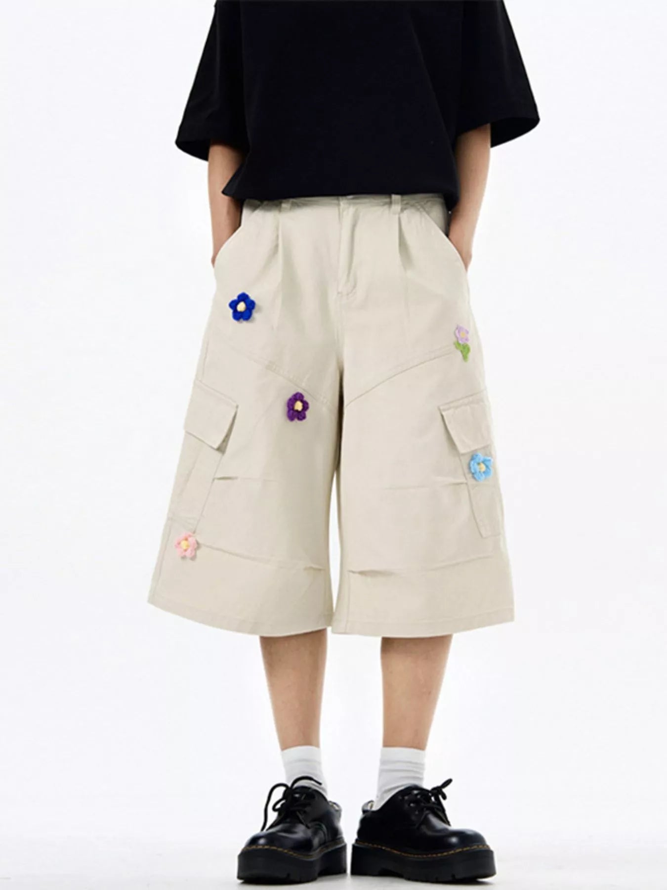 Men's Floral Appliqued Wide-Leg Cargo Shorts