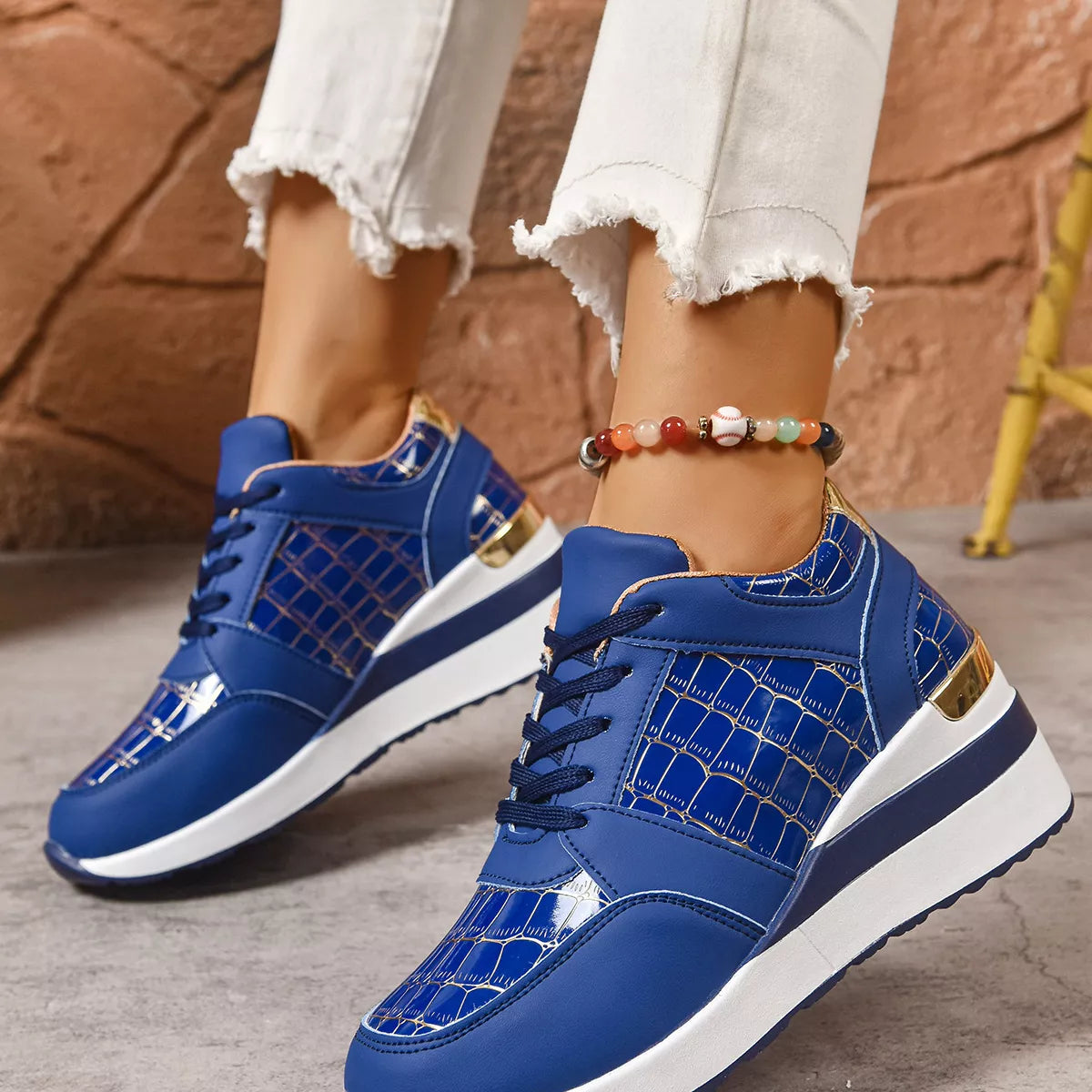 Lace Up Round Toe Sneakers