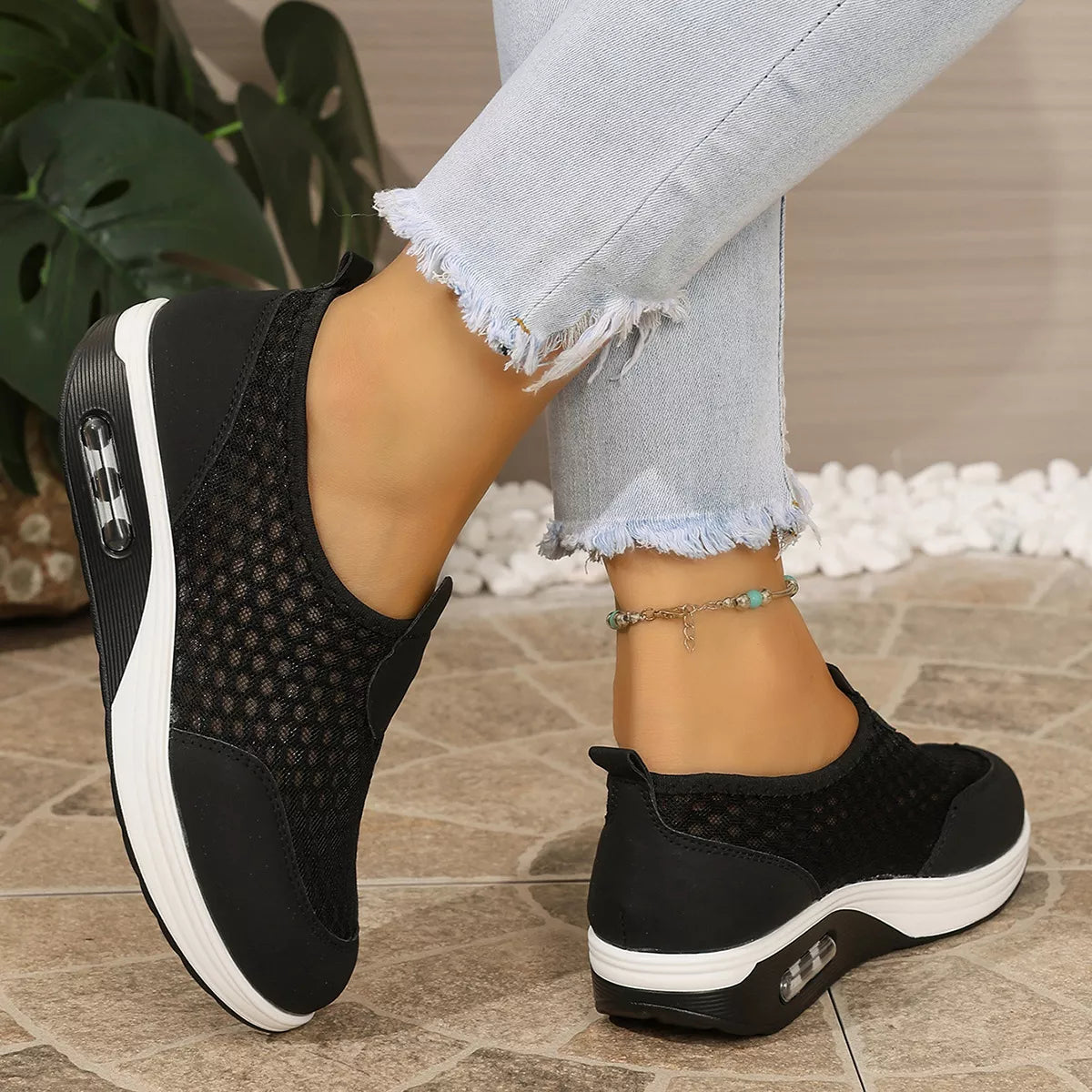 Round Toe Mesh Sneakers