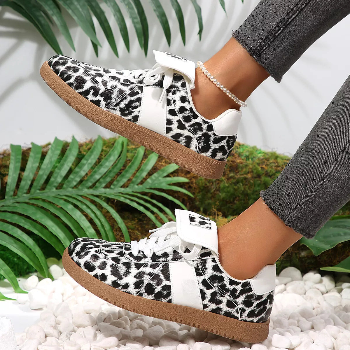 Round Toe Lace Up Sneakers