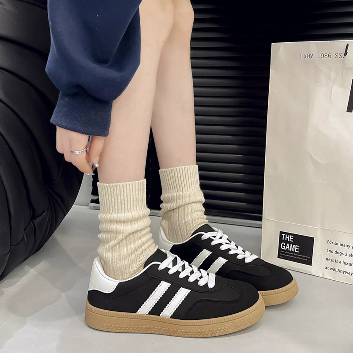 Round Toe Lace Up Sneakers