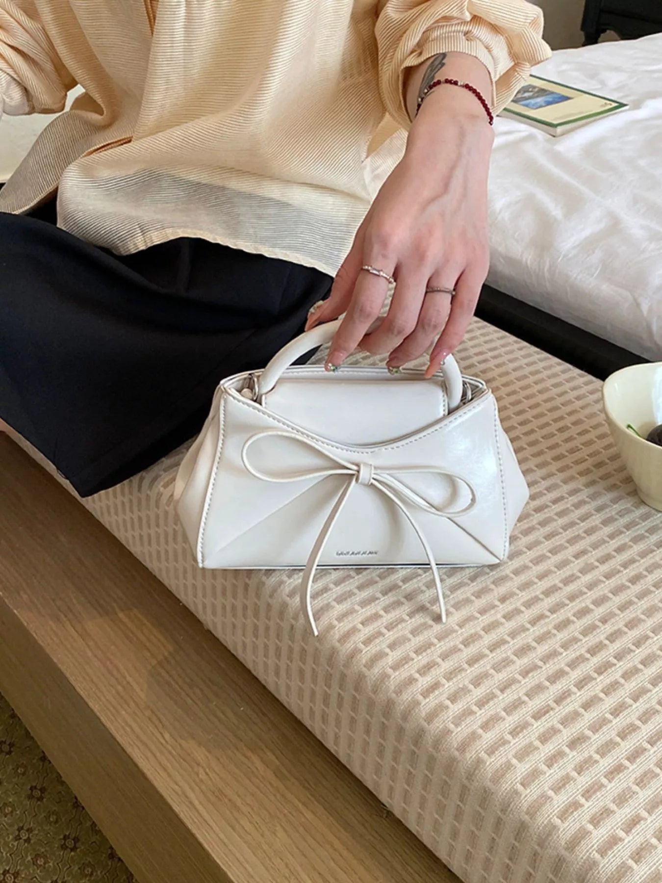 Bow Detail Crossbody Bag