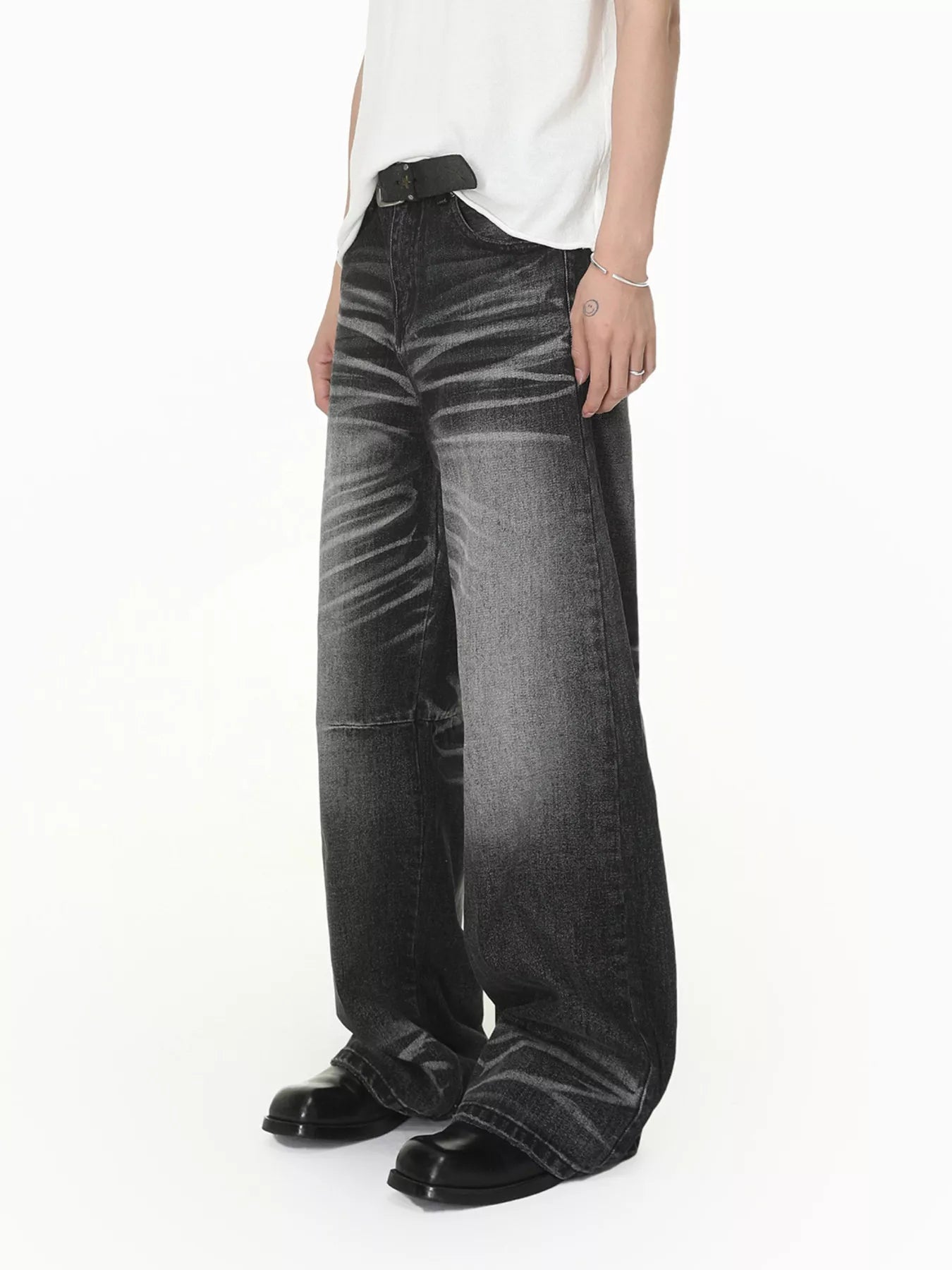 Men's Wide Leg Washed Jeans