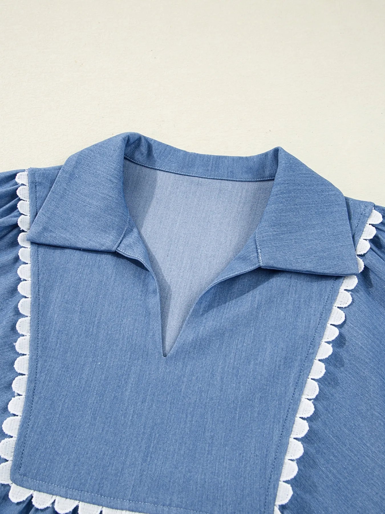 Collared Neck Contrast Trim Balloon Sleeve Blouse