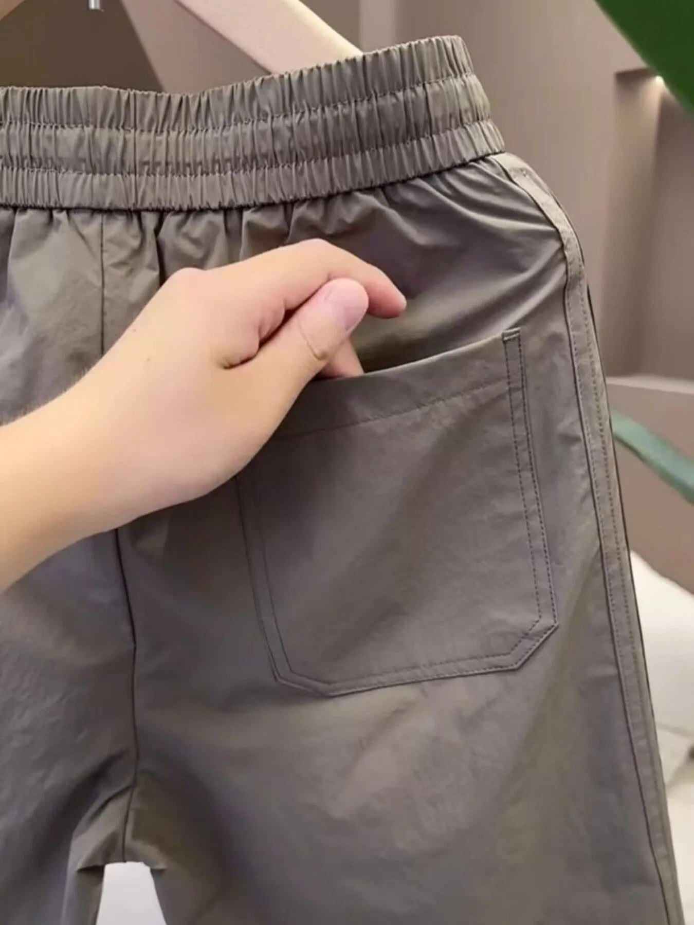 Men's Pocketed Drawstring Shorts