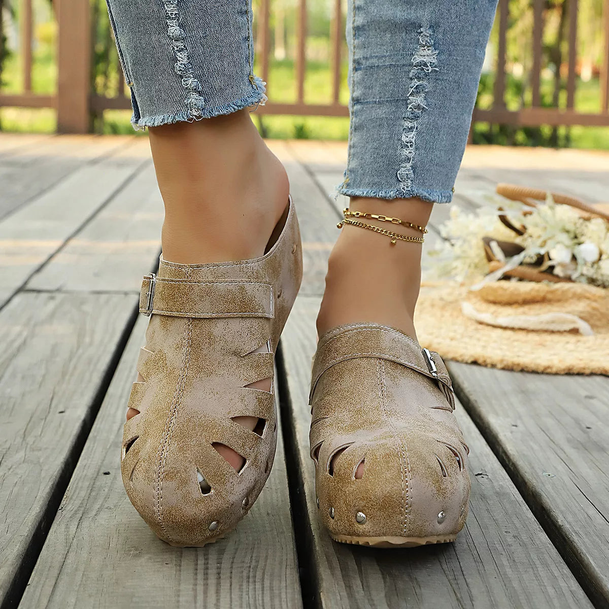 Round Toe Platform Sandals