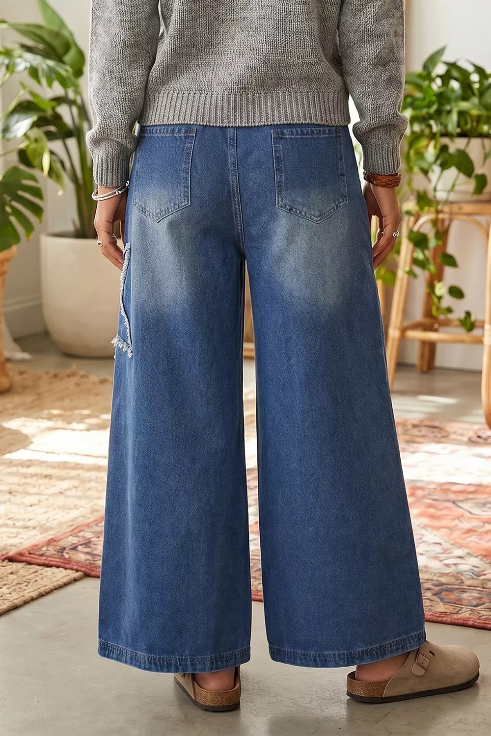 Star Decorated Wide Leg Jeans