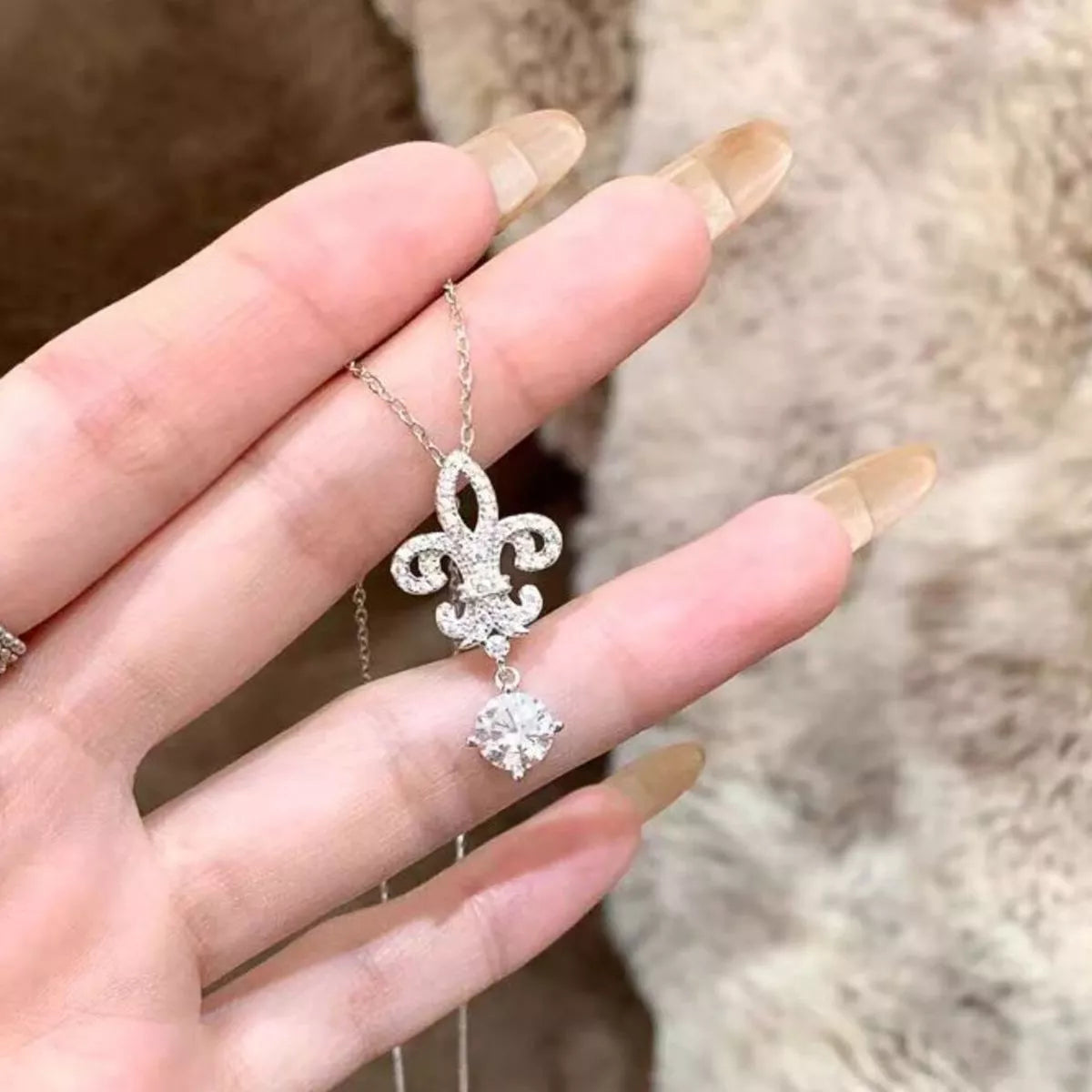 1 Carat Moissanite 925 Sterling Silver Iris Pendant Necklace