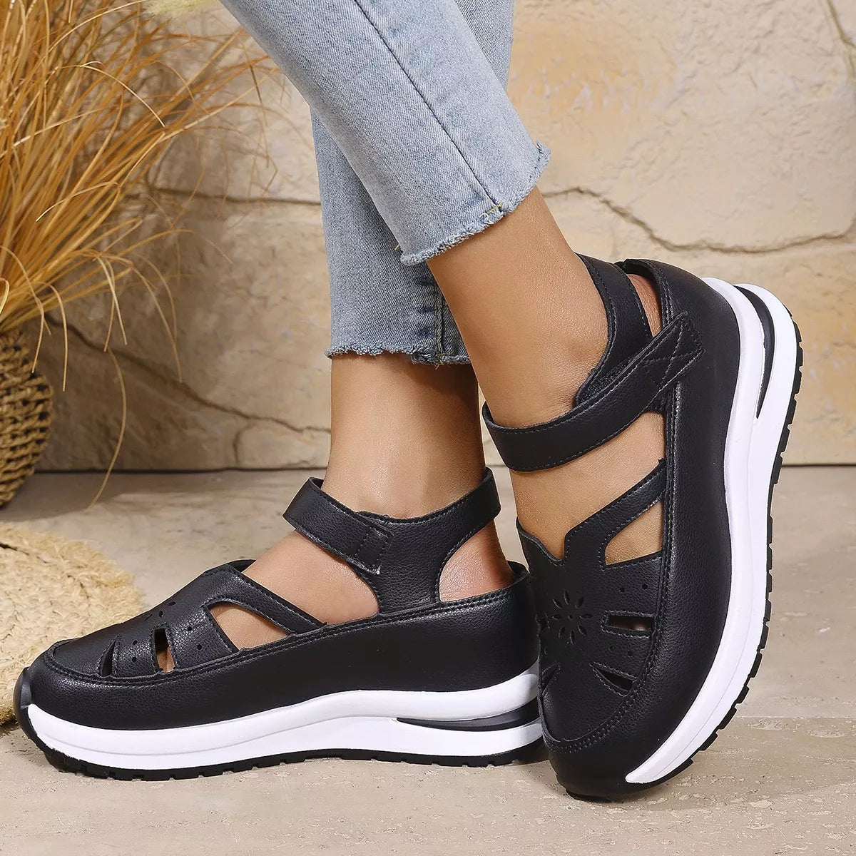 Round Toe Platform Sandals