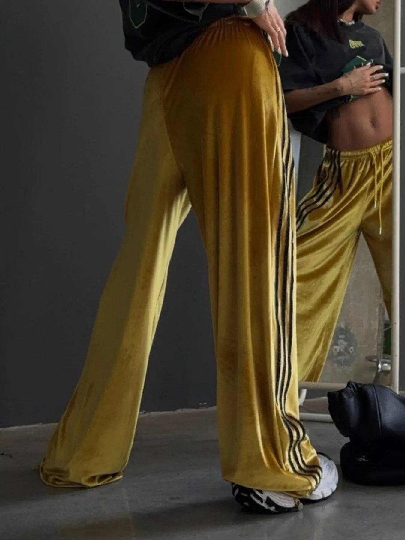 Contrast Side Stripes Wide-Leg Pants