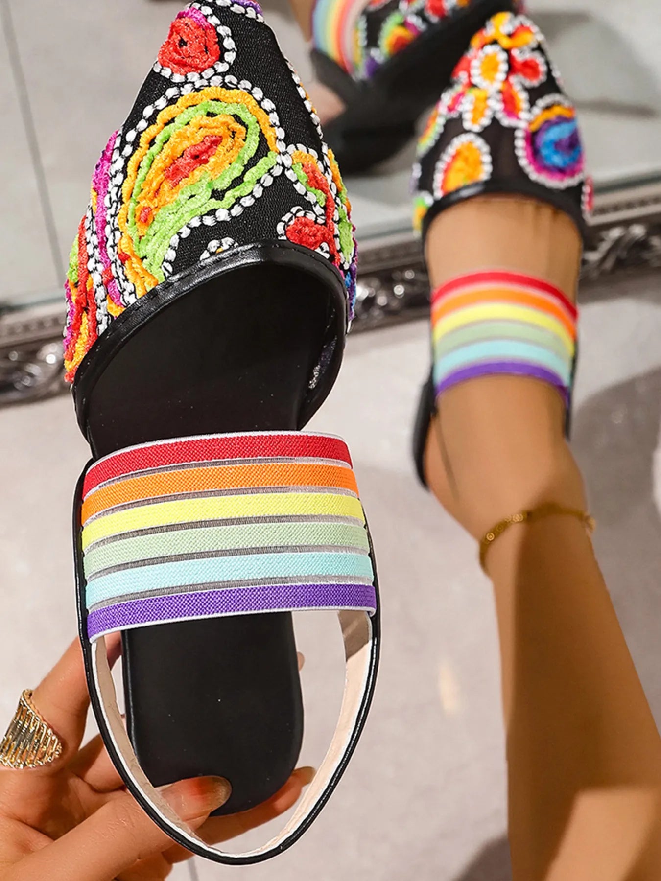 Contrast Point Toe Slingback Sandals