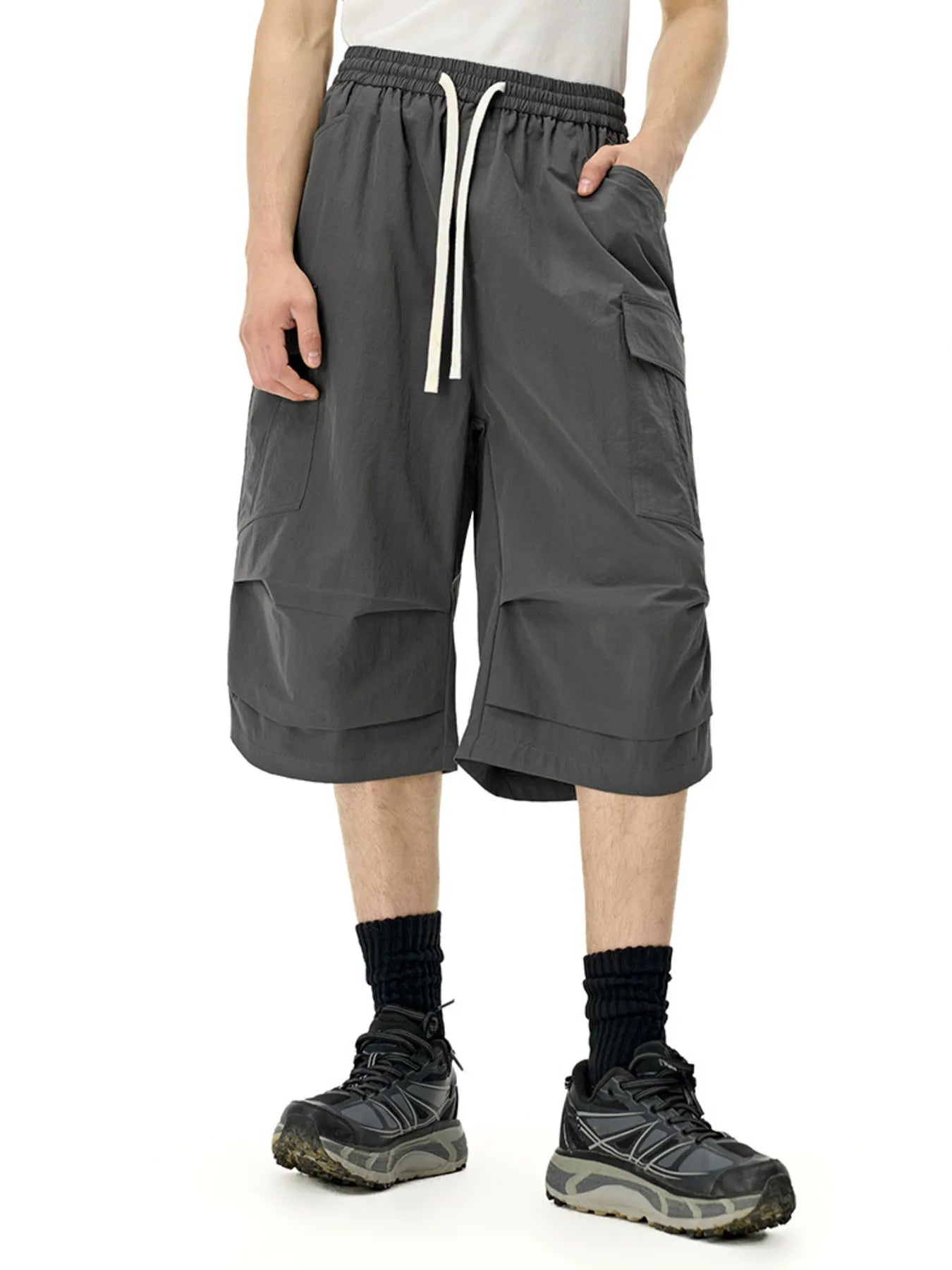 Men's Loose-Fit Cargo Shorts