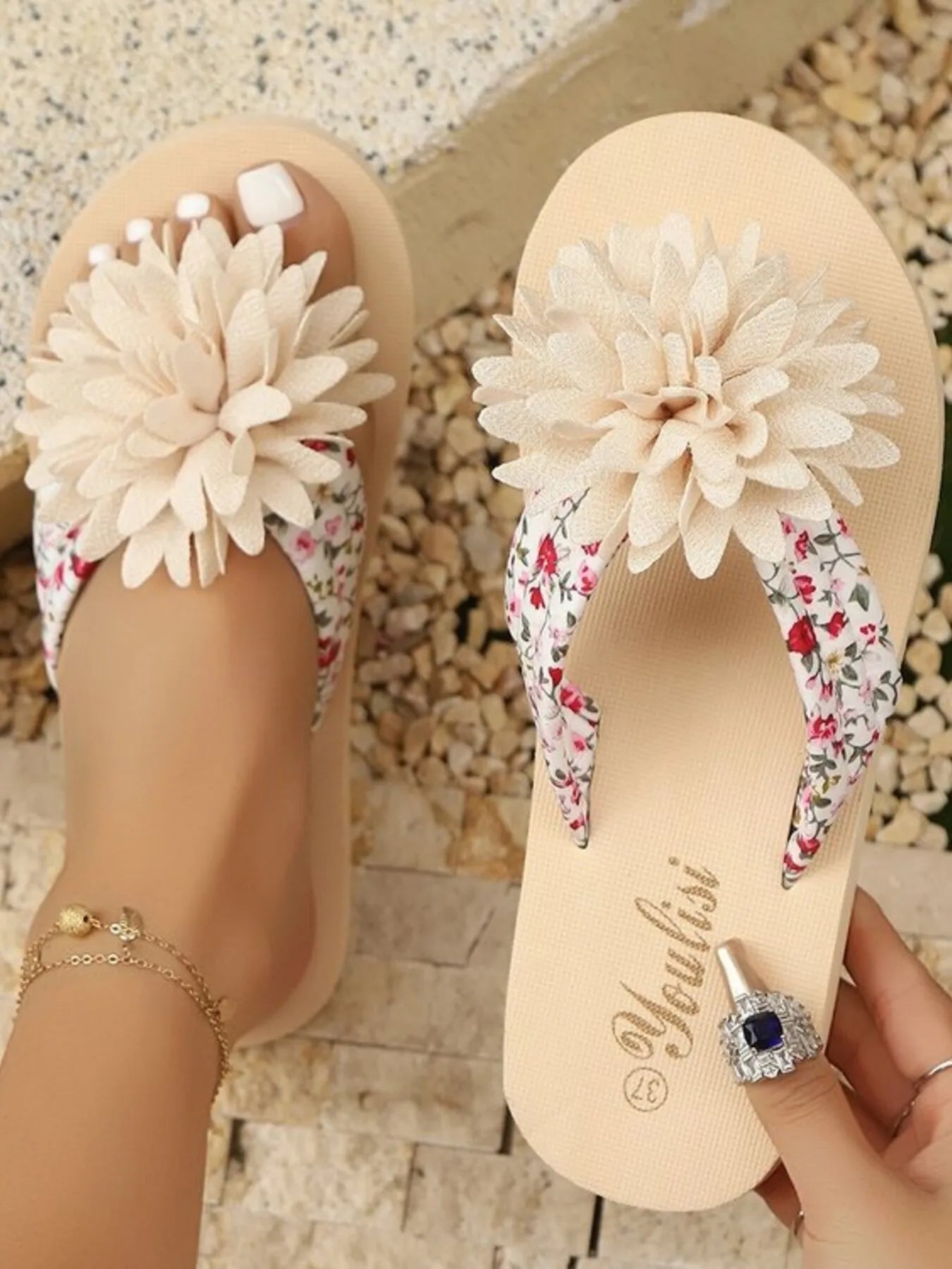 Floral Pattern Pom Pom Decorated Platform Sandals
