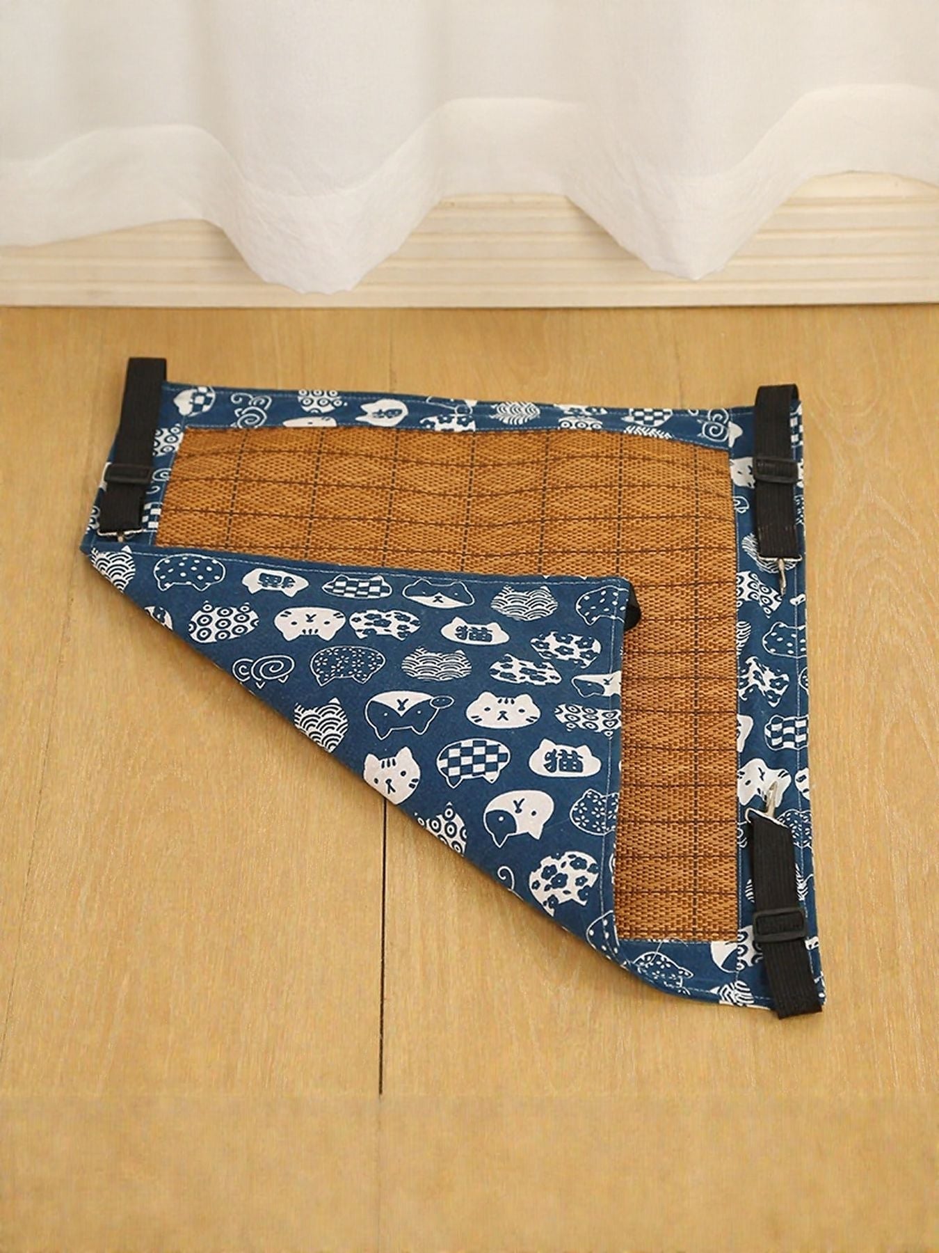 Comfortable Hanging Pet Hammock with Adjustable Straps