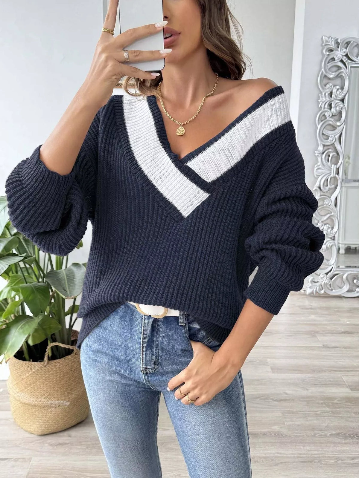 Contrast Trim V-Neck Ribbed Sweater