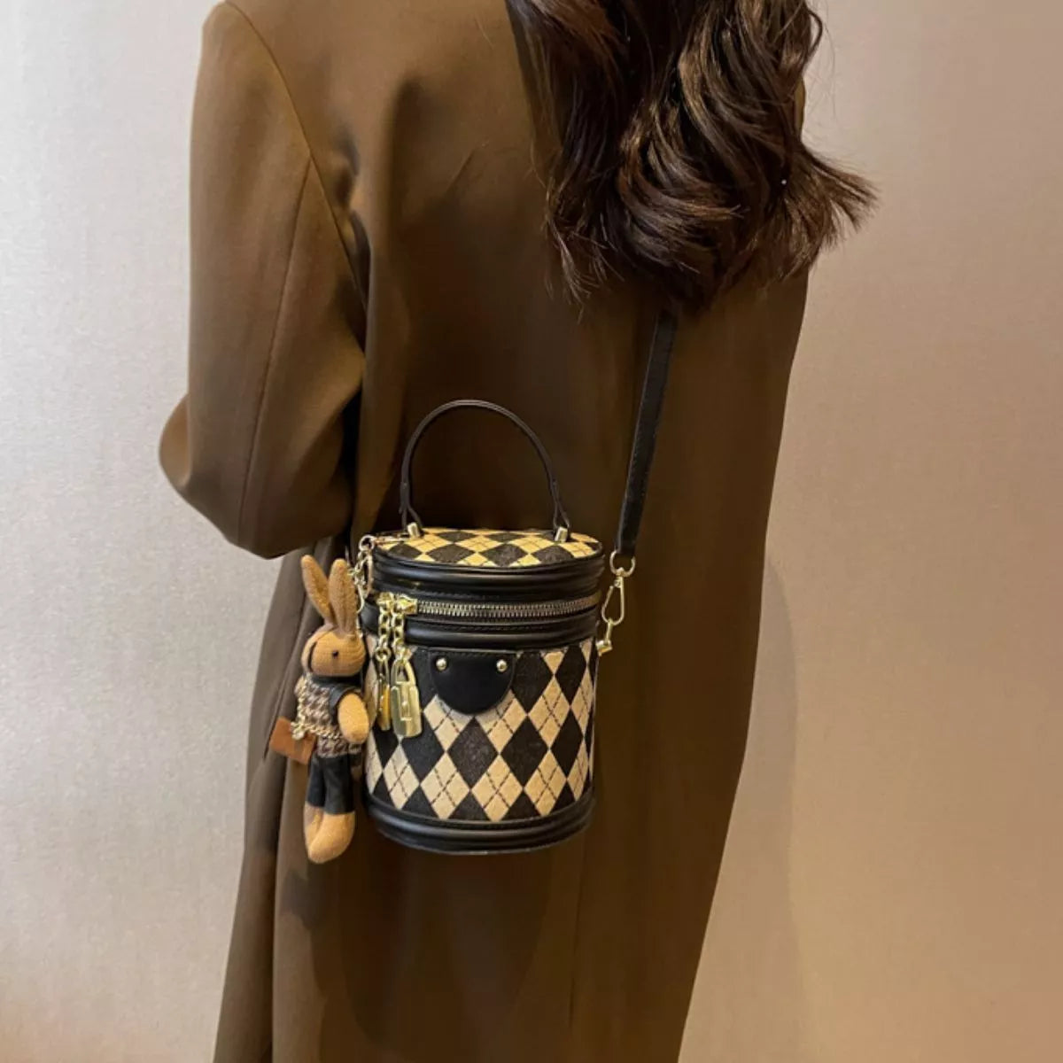 Diamond Pattern Bucket Crossbody Bag