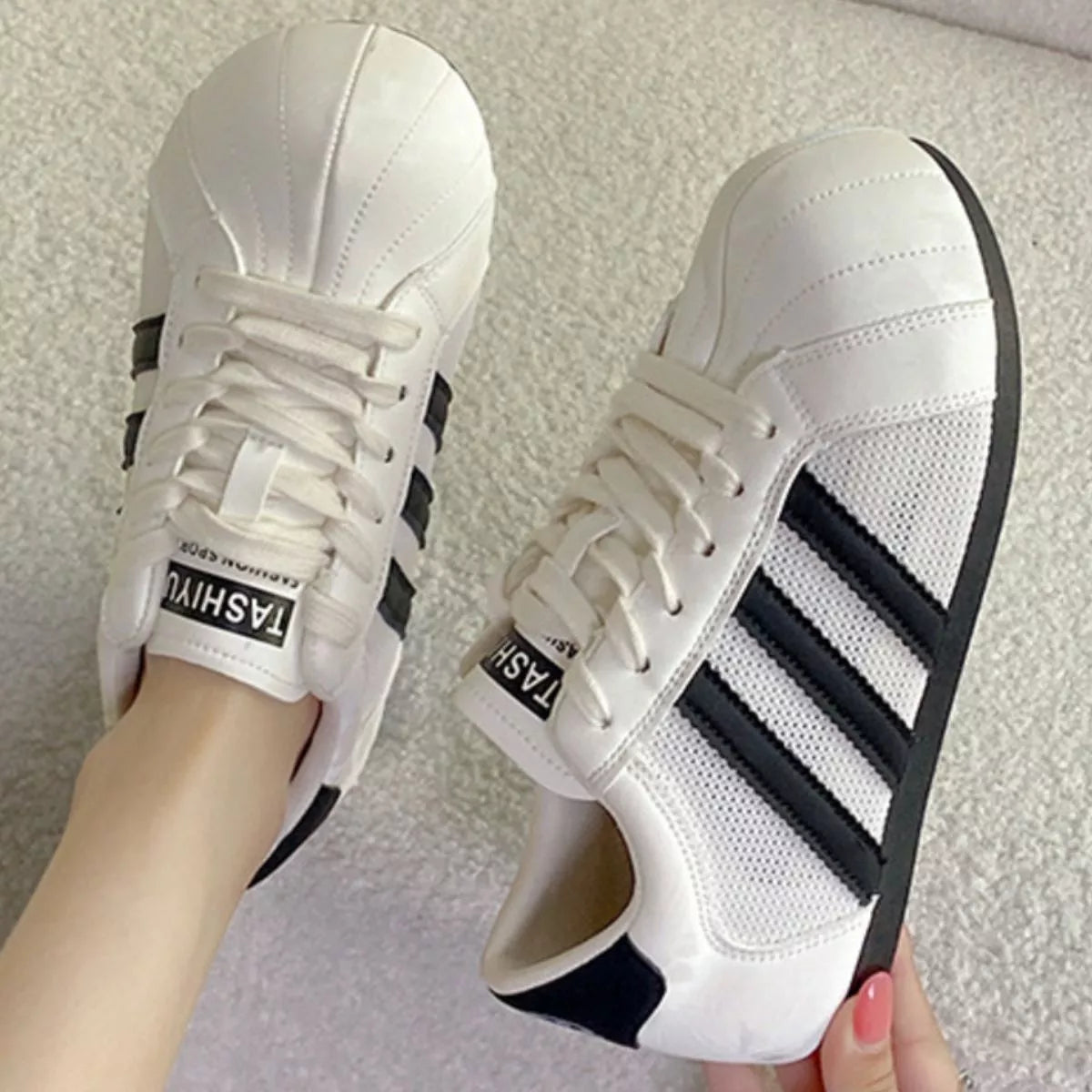 Lace Up Round Toe Sneakers