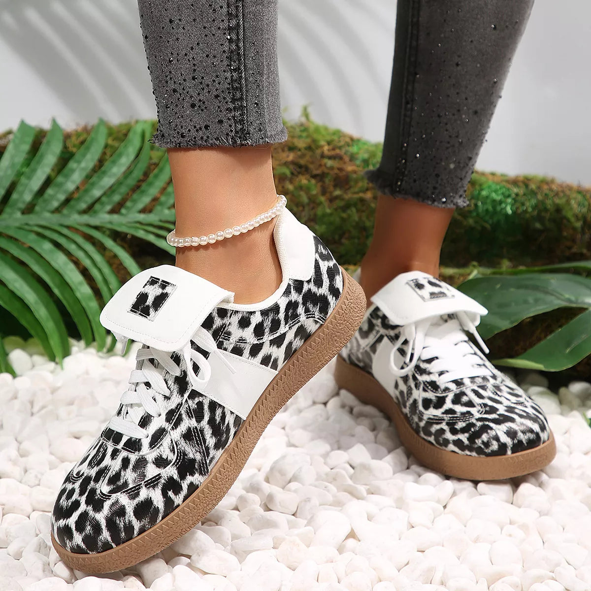Round Toe Lace Up Sneakers