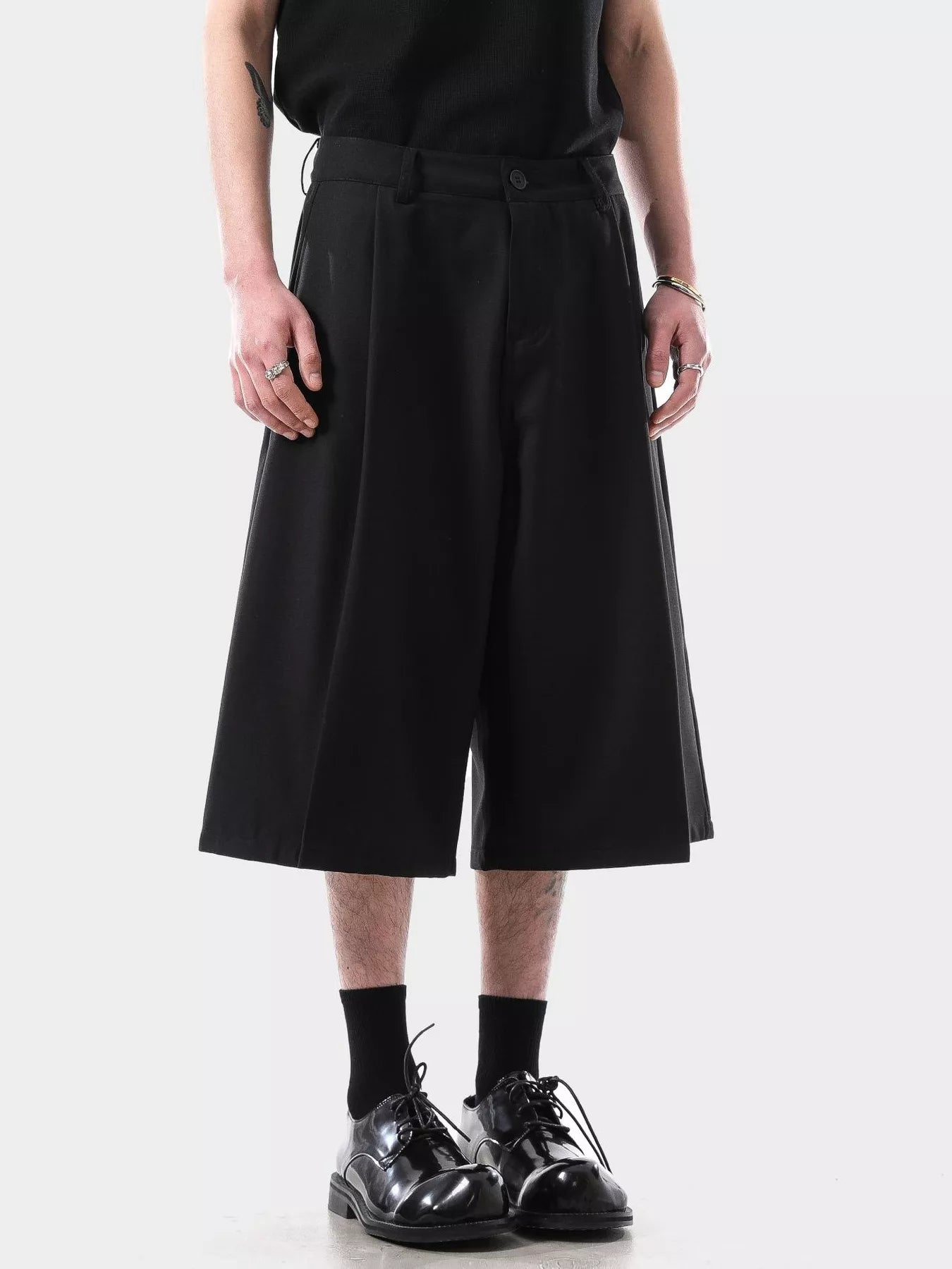 Men's Wide-Leg Cropped Shorts