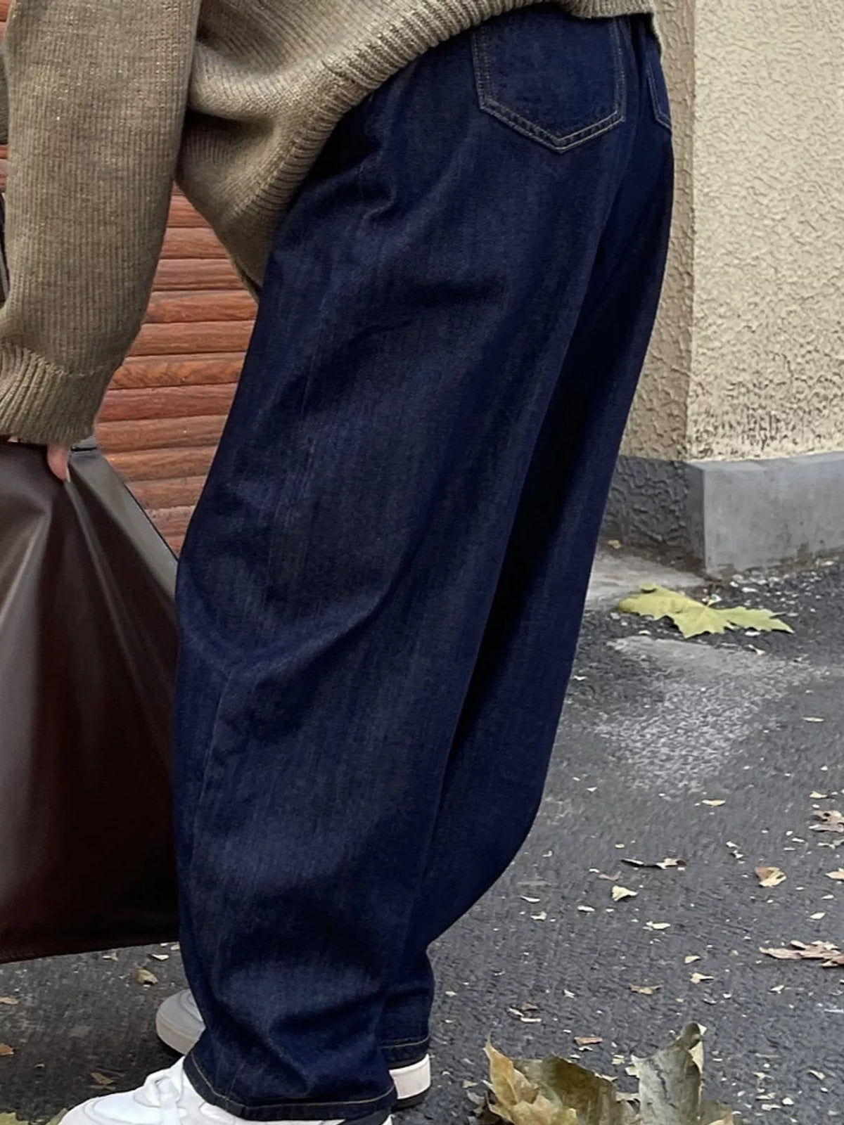 Wide-Leg Barrel Jeans