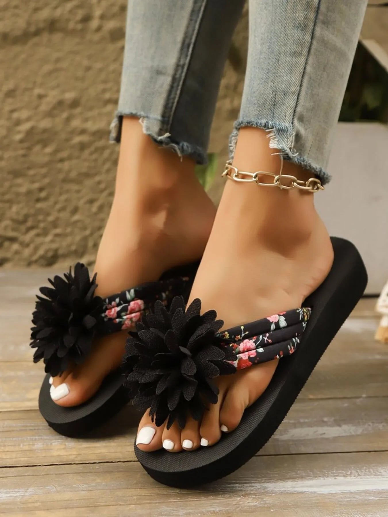 Floral Pattern Pom Pom Decorated Platform Sandals