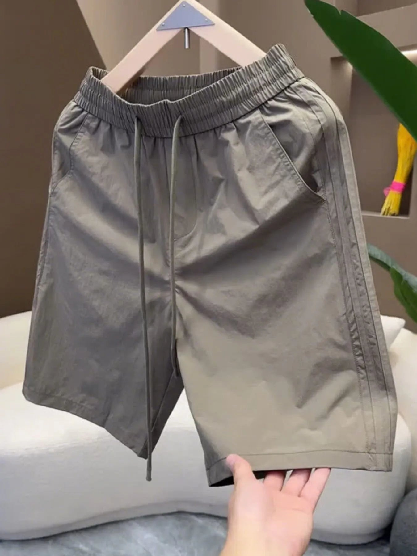 Men's Pocketed Drawstring Shorts