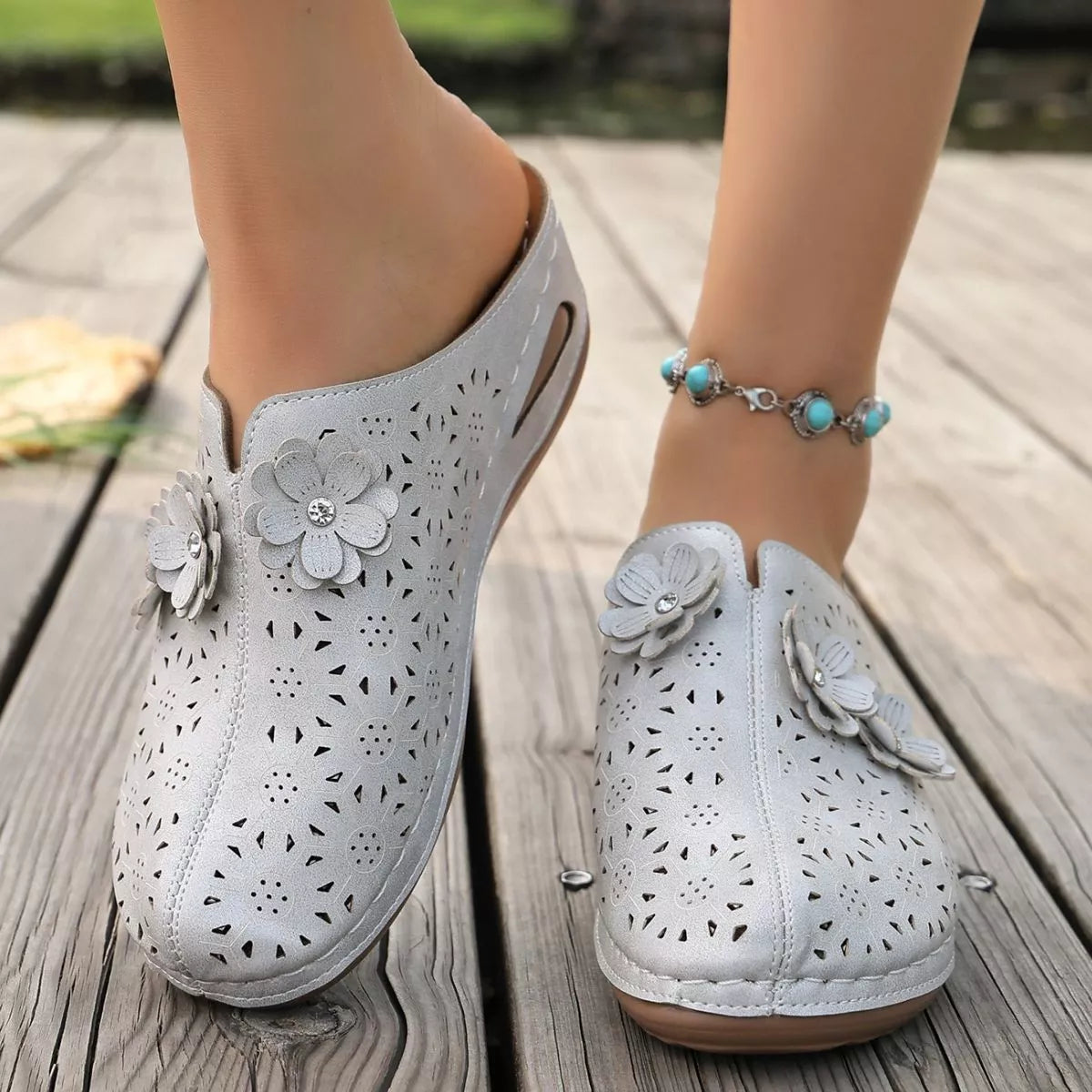 Floral Decor Round Toe Sandals