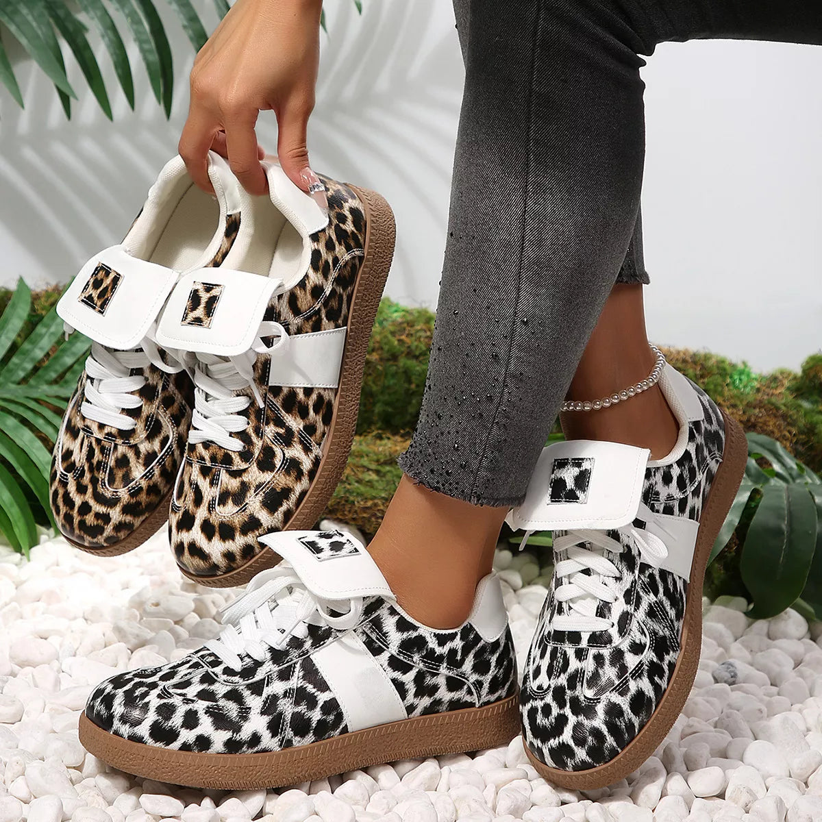 Round Toe Lace Up Sneakers