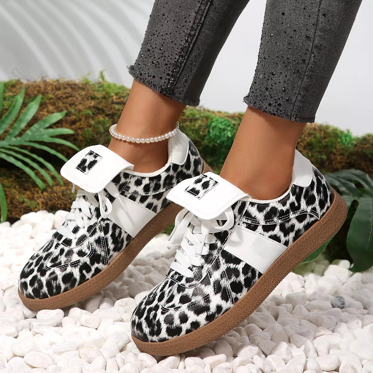 Round Toe Lace Up Sneakers