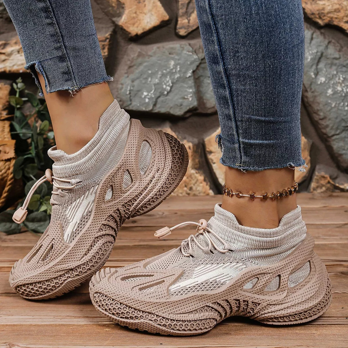 Lace Up Round Toe Sneakers
