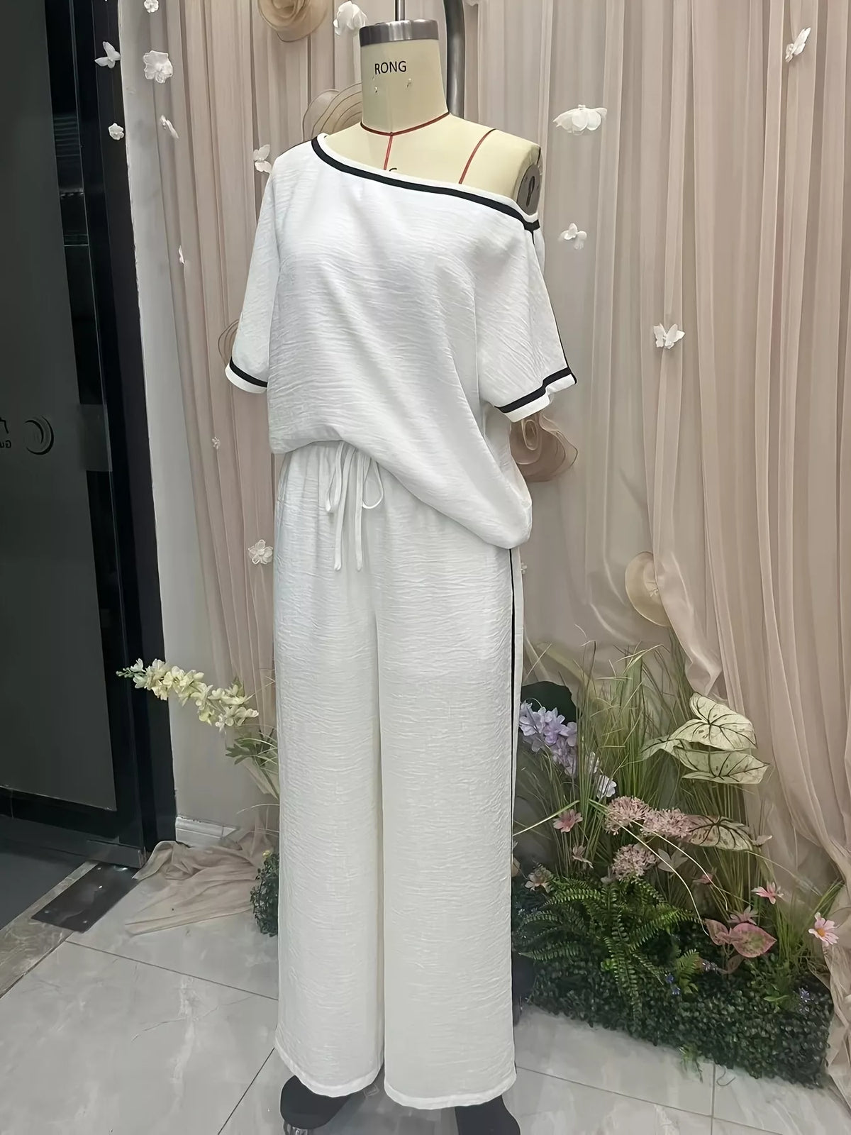 Contrast Trim Round Neck Top and Pants Set