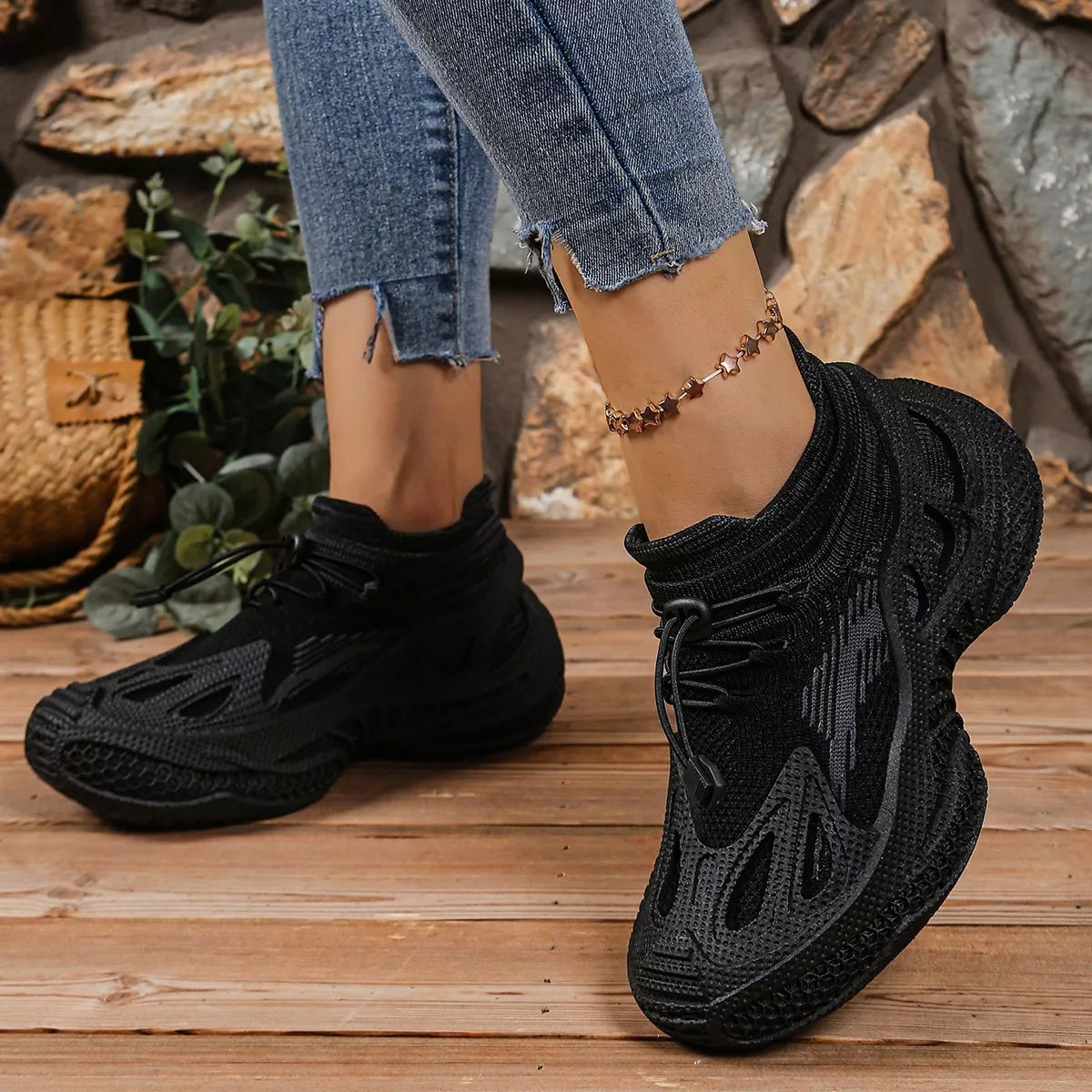 Lace Up Round Toe Sneakers