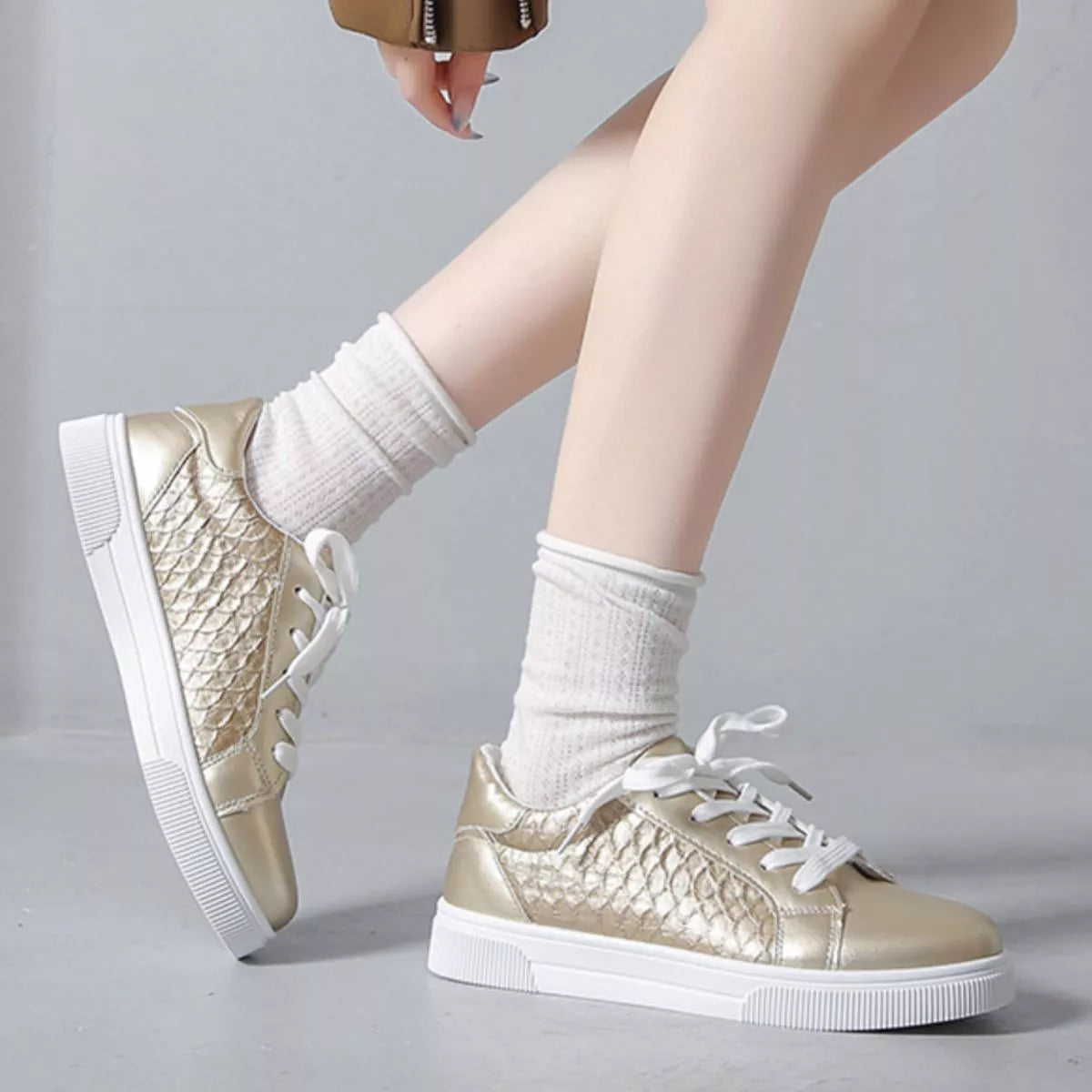 Round Toe Lace Up Sneakers