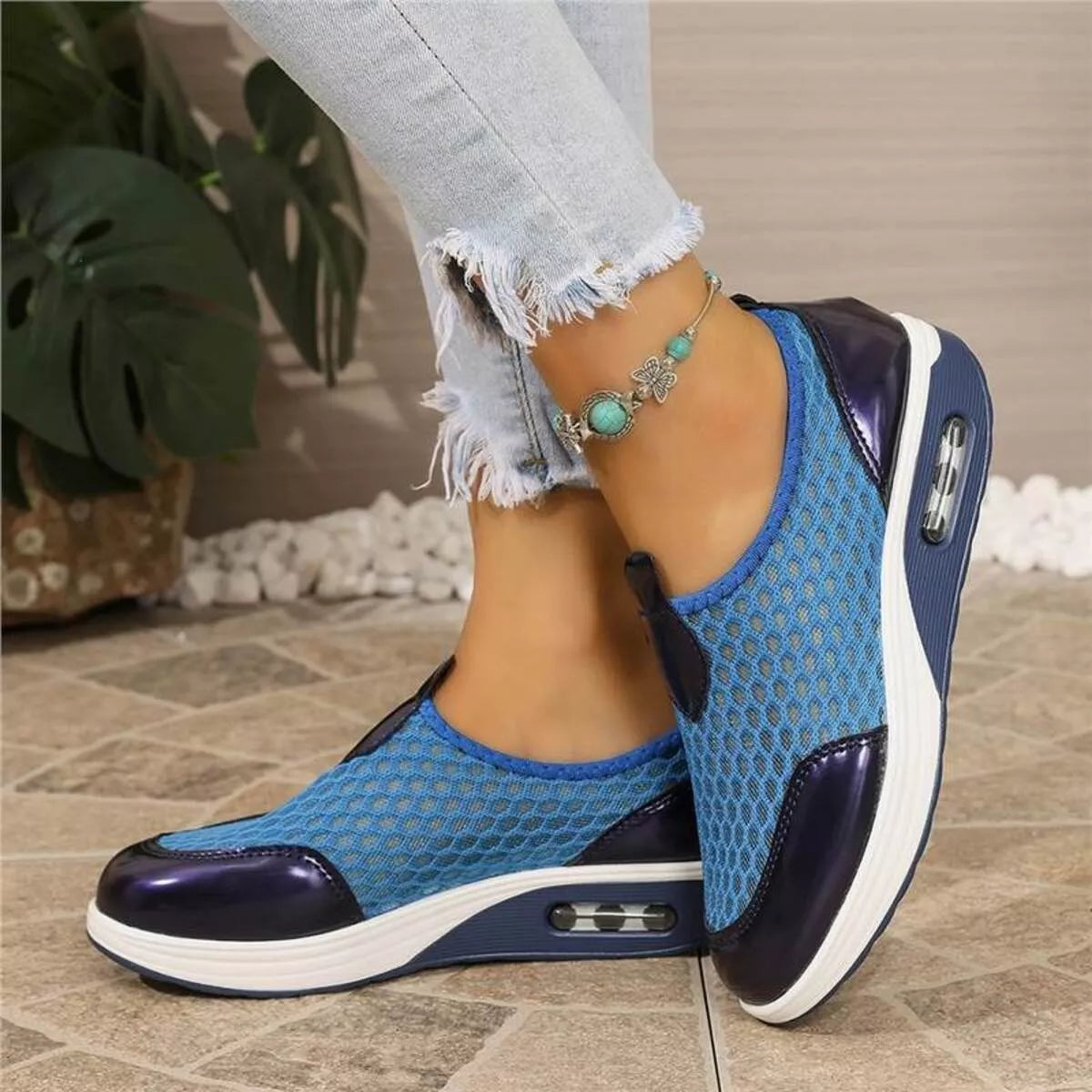 Round Toe Mesh Sneakers