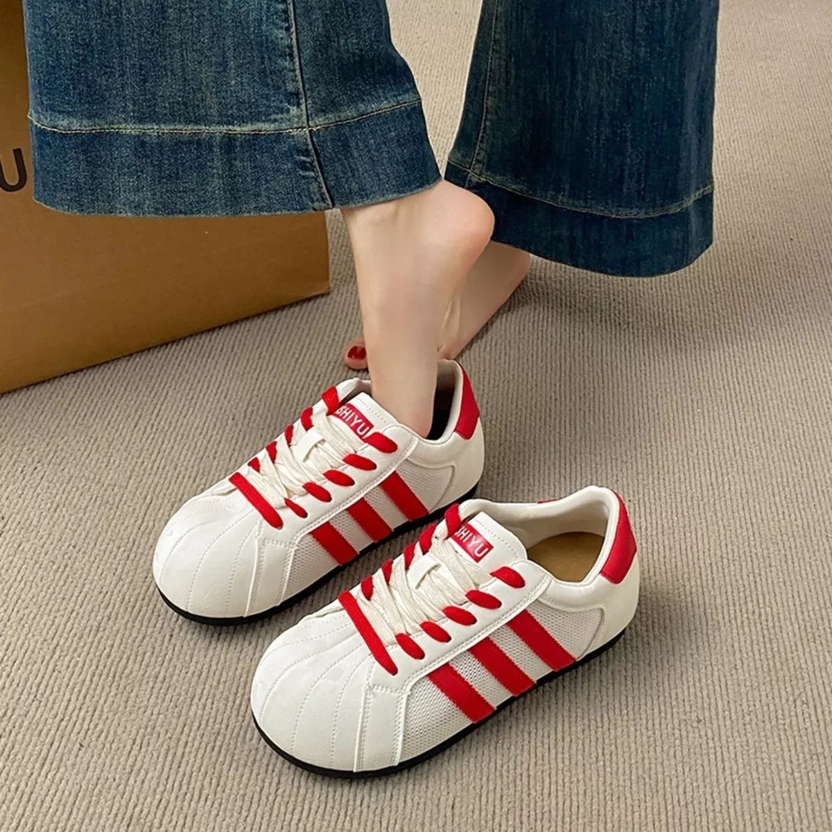 Lace Up Round Toe Sneakers