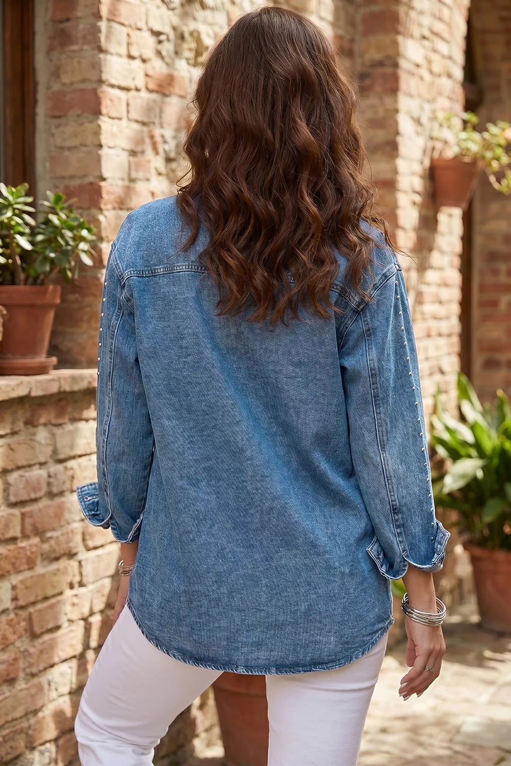 Rivet Embellished Western Style Regular Fit Long Sleeve Denim Jacket