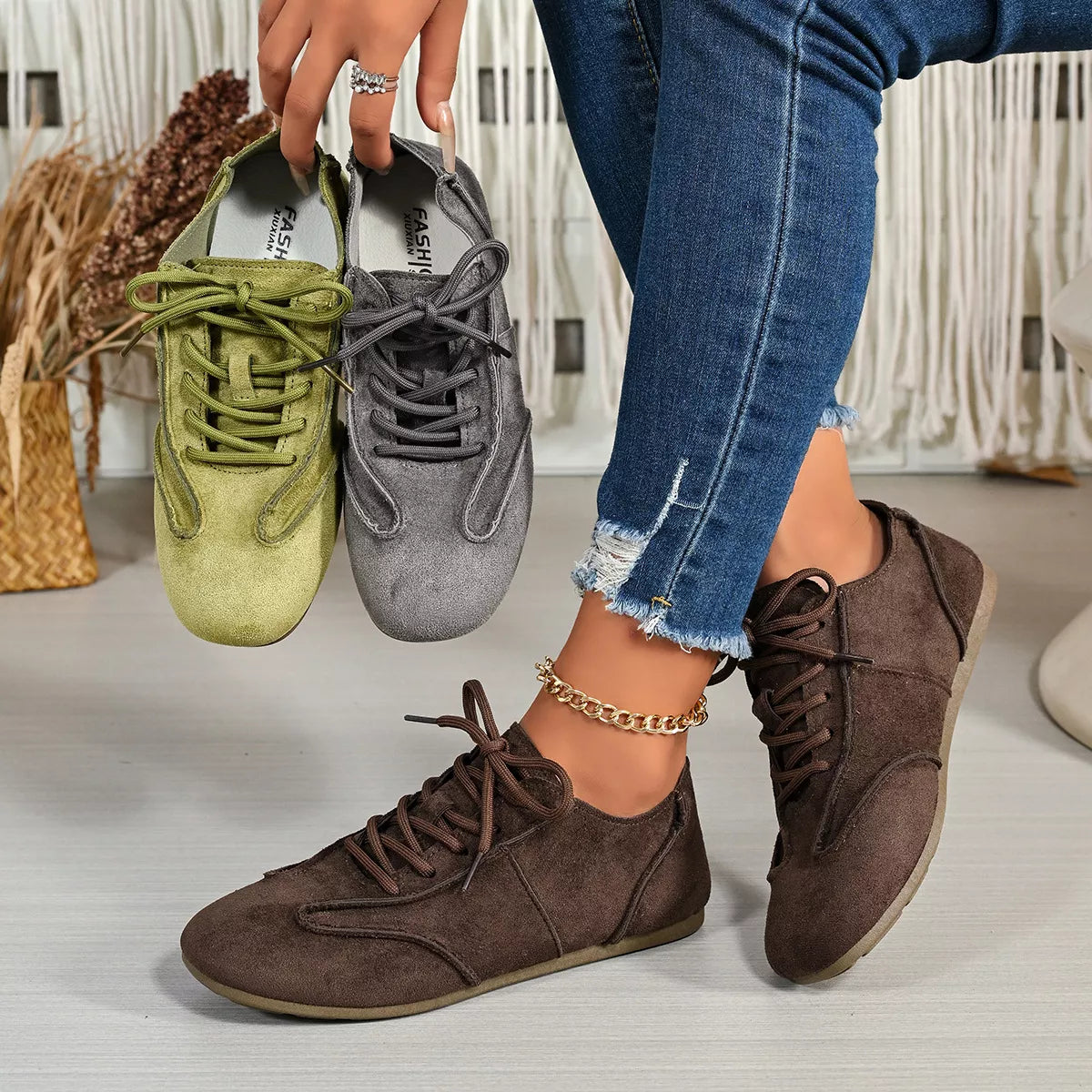 Lace Up Round Toe Sneakers