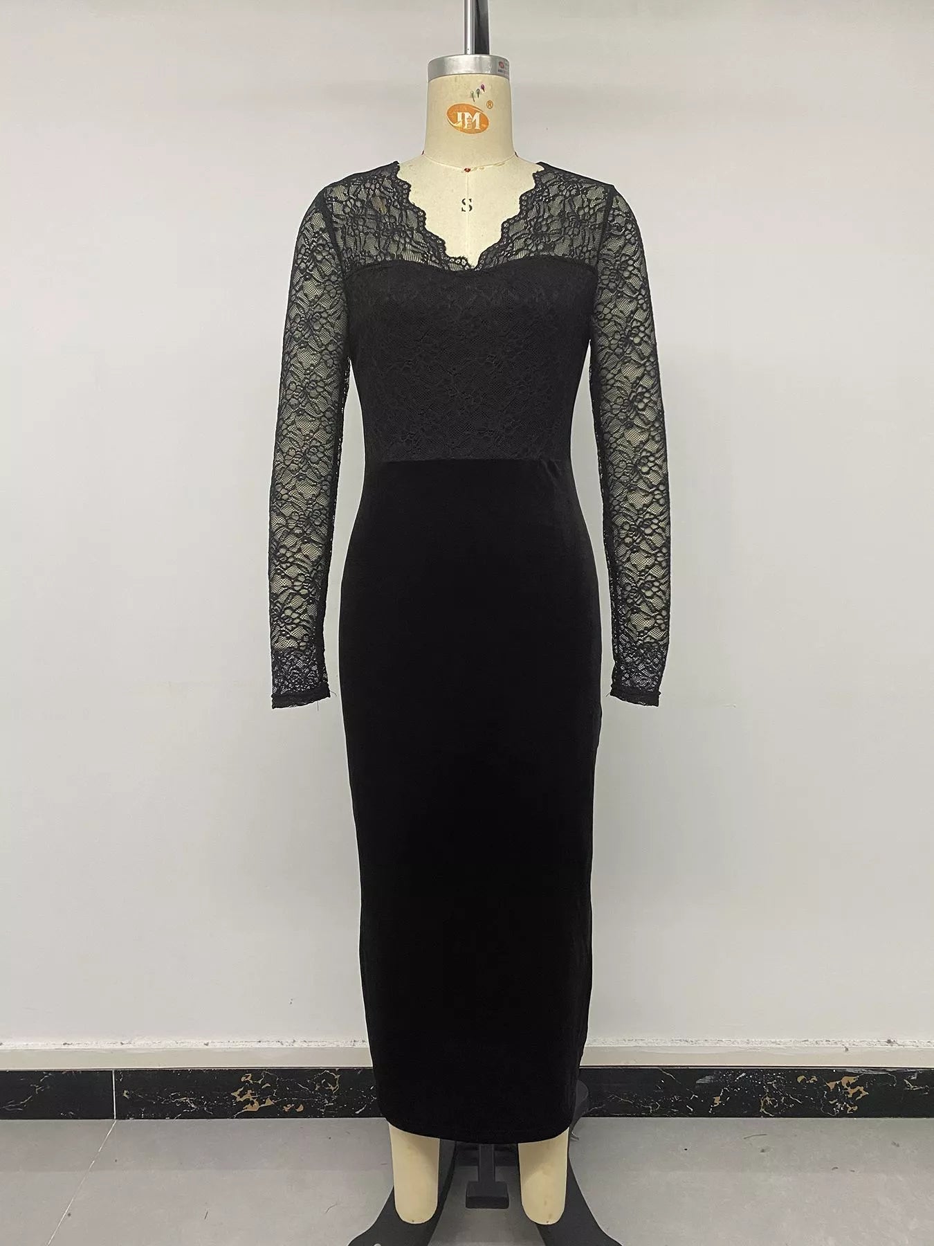 Elegant Lace and Velvet Midi Dress