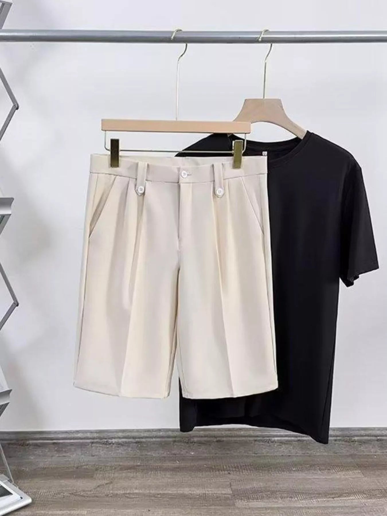 Men's Pleated Relaxed-Fit Shorts