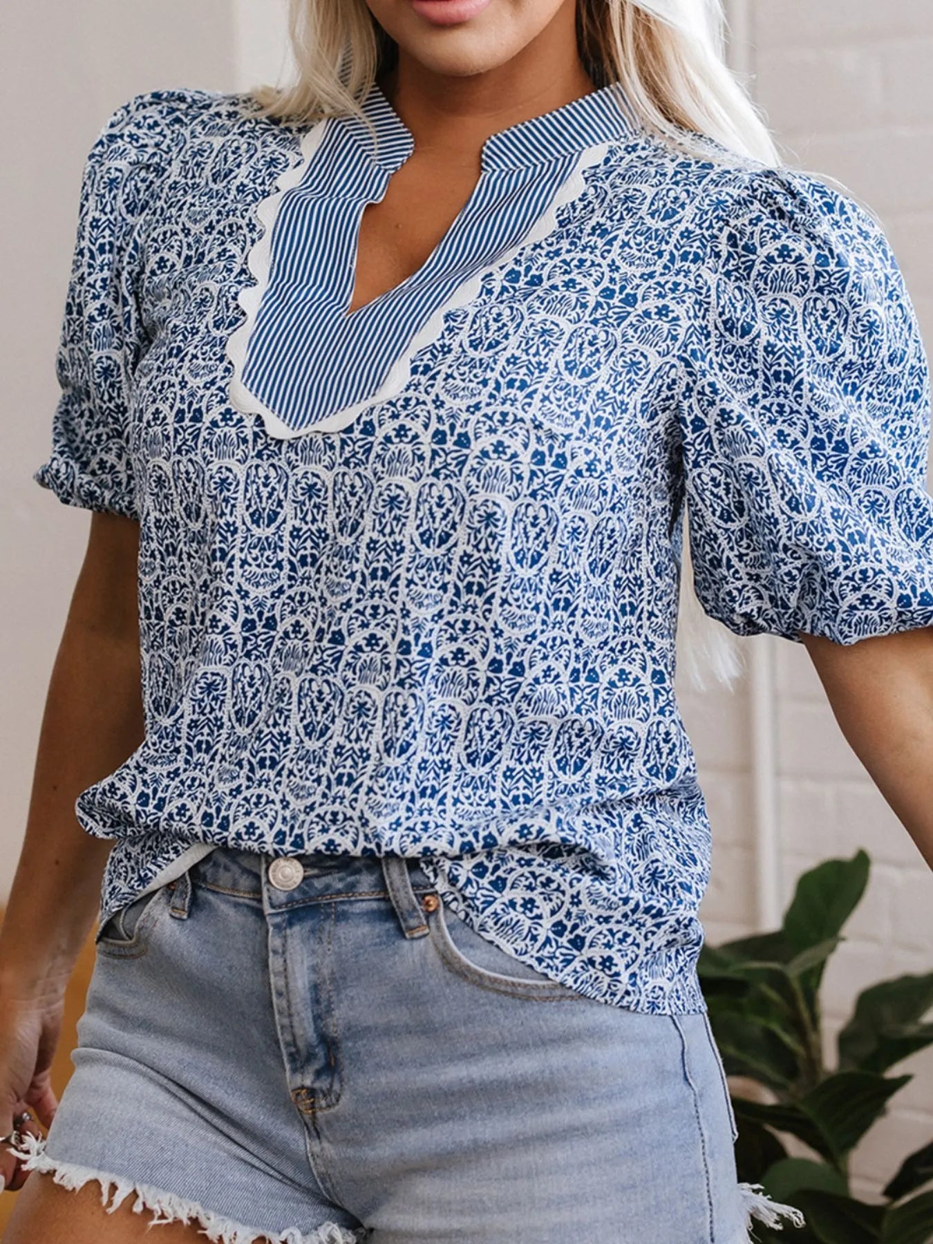 Printed Contrast Ric-Rac Puff Sleeve Top