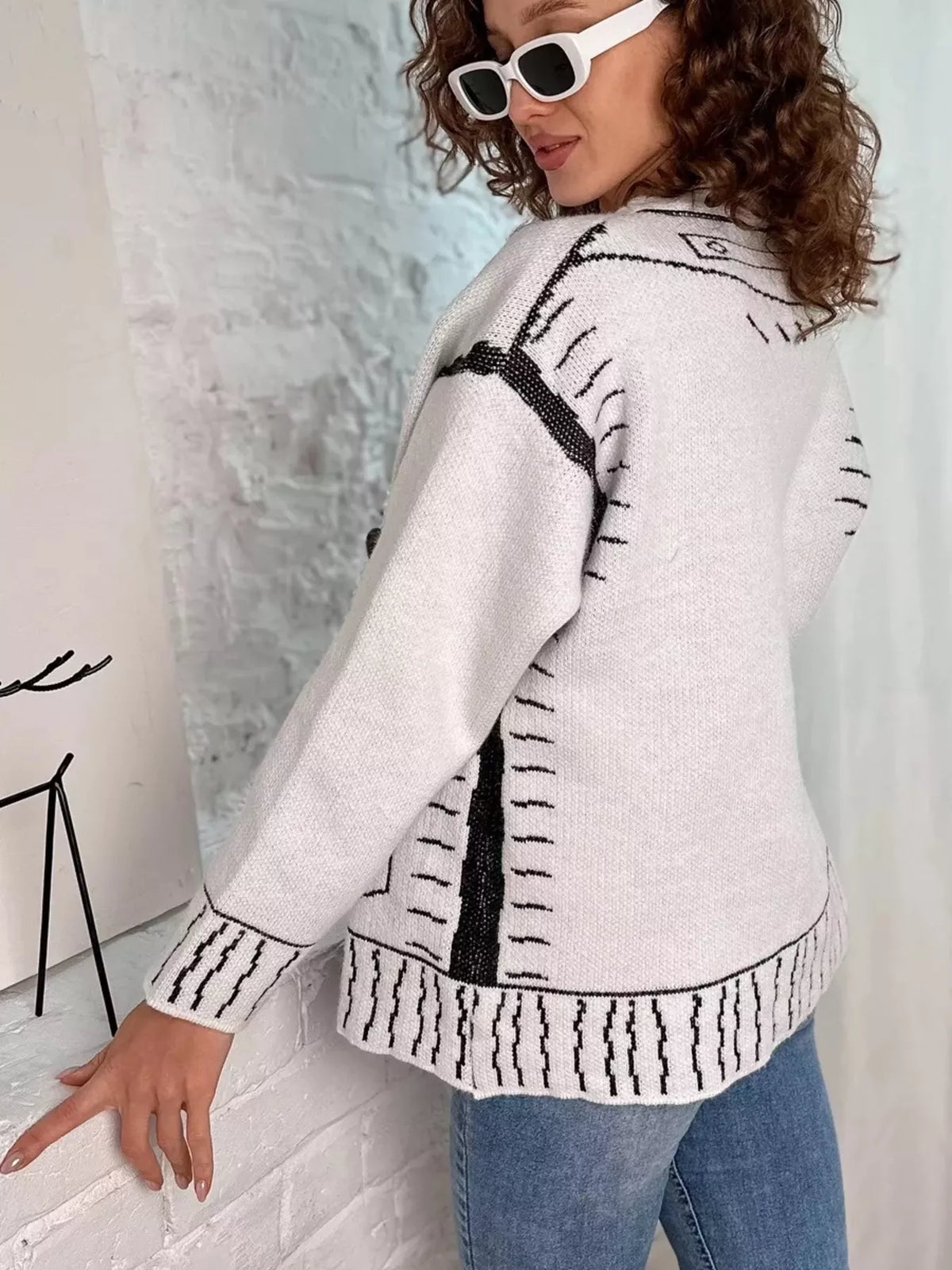 Contrast Graphic V-Neck Button-Down Cardigan