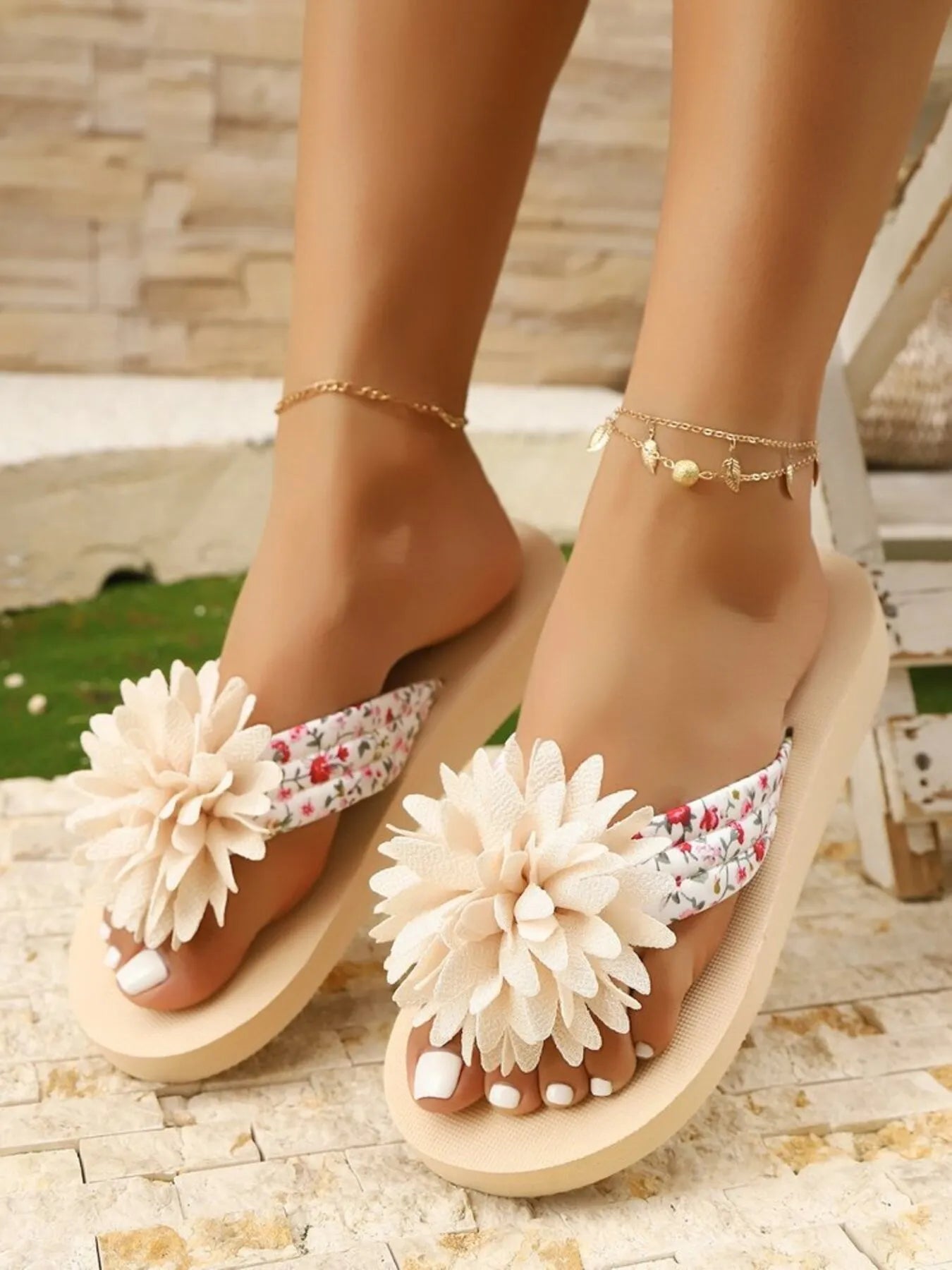 Floral Pattern Pom Pom Decorated Platform Sandals
