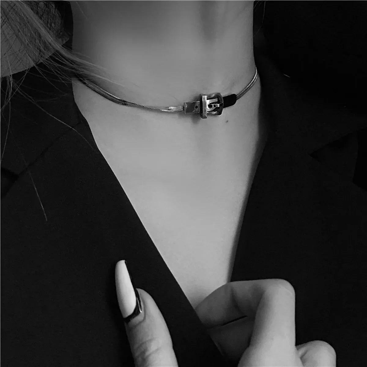 Chic Buckle Choker Necklace