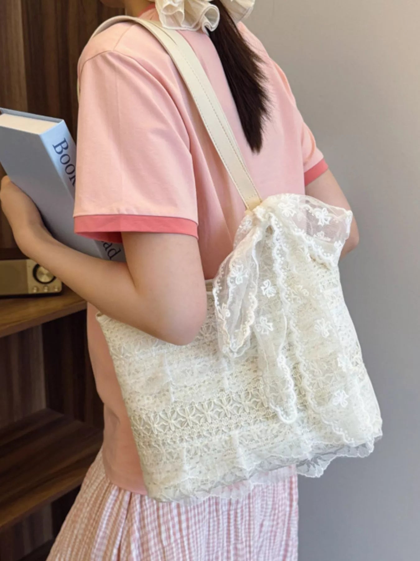 Lace Bowknot Woven Handbag