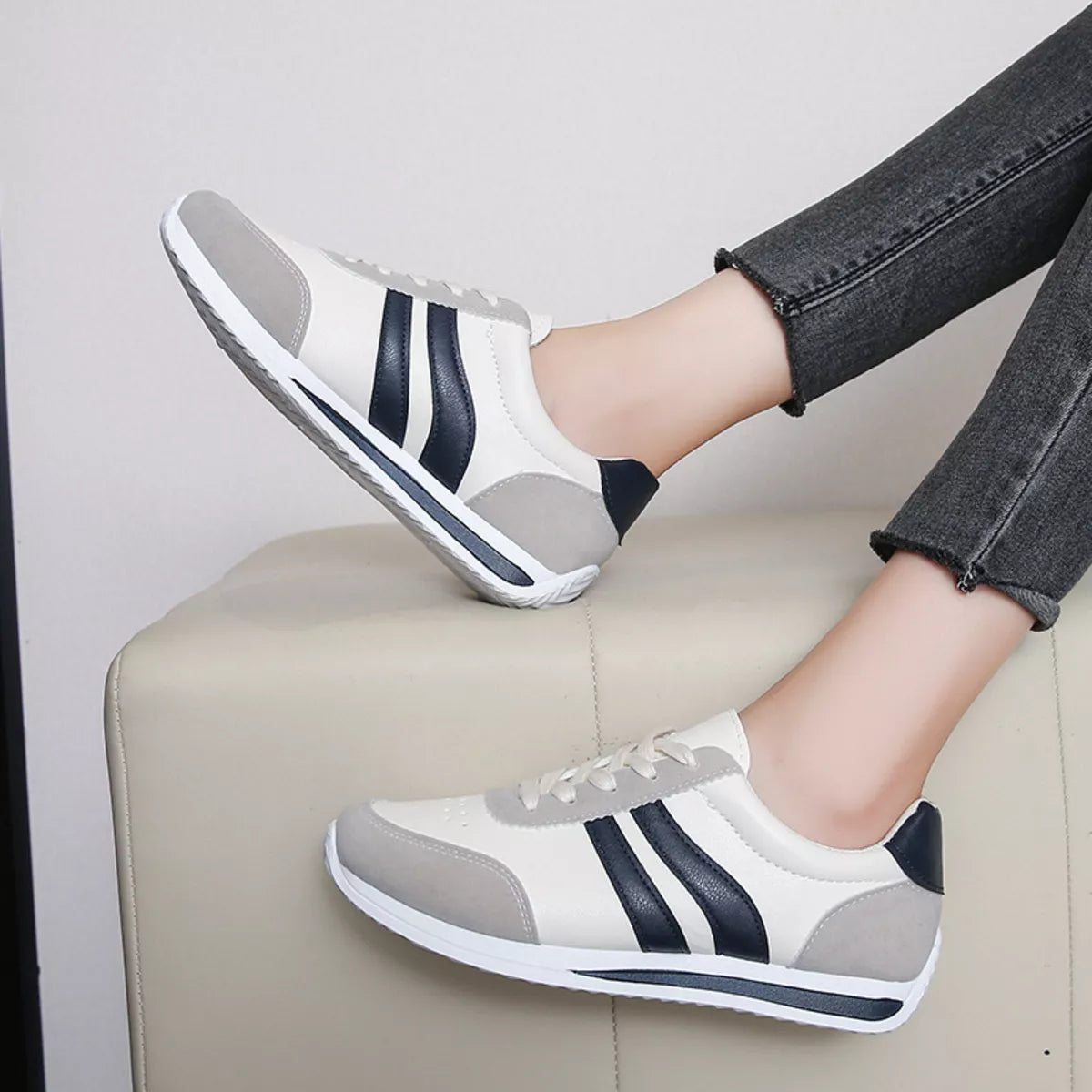 Round Toe Lace Up Sneakers