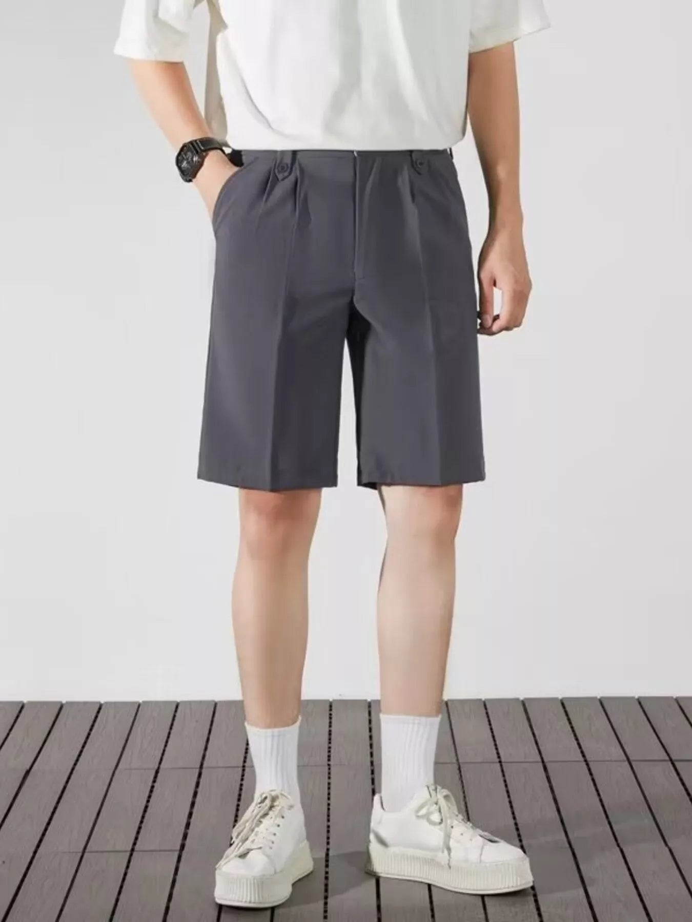 Men's Pleated Relaxed-Fit Shorts